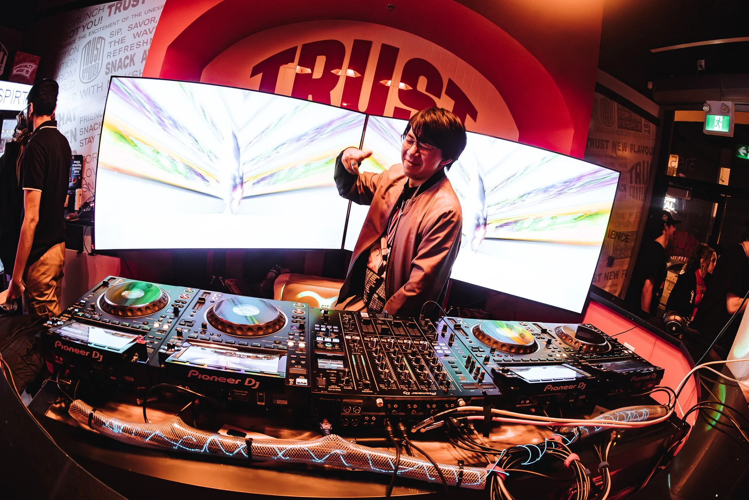 HOT HEAT BEATS-NYE 2025-IG-ARA.MEDIUM_-1.JPG