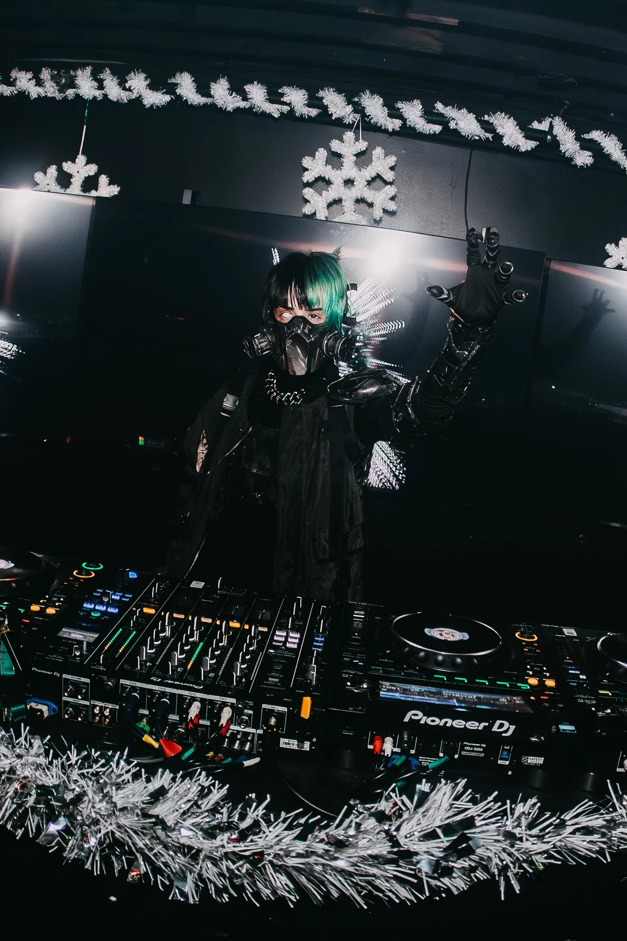 HOT HEAT BEATS-SHATTER THE HALLS 25-ARA.MEDIUM_-83.jpg