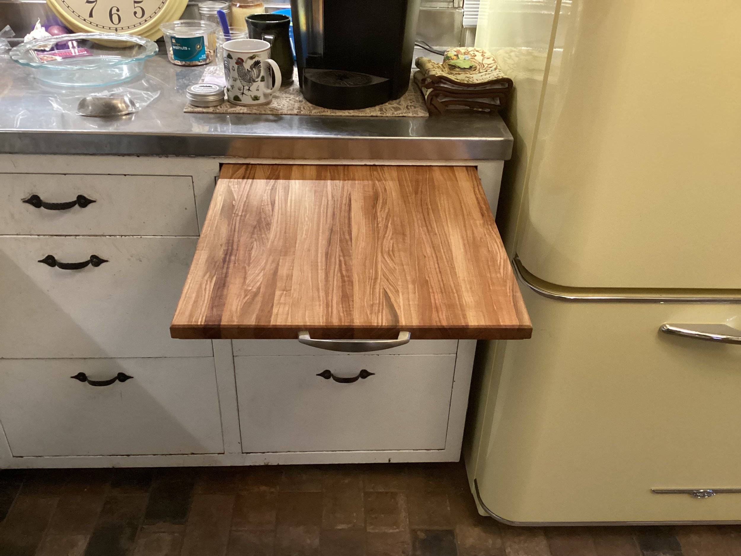Cutting board drawer 
