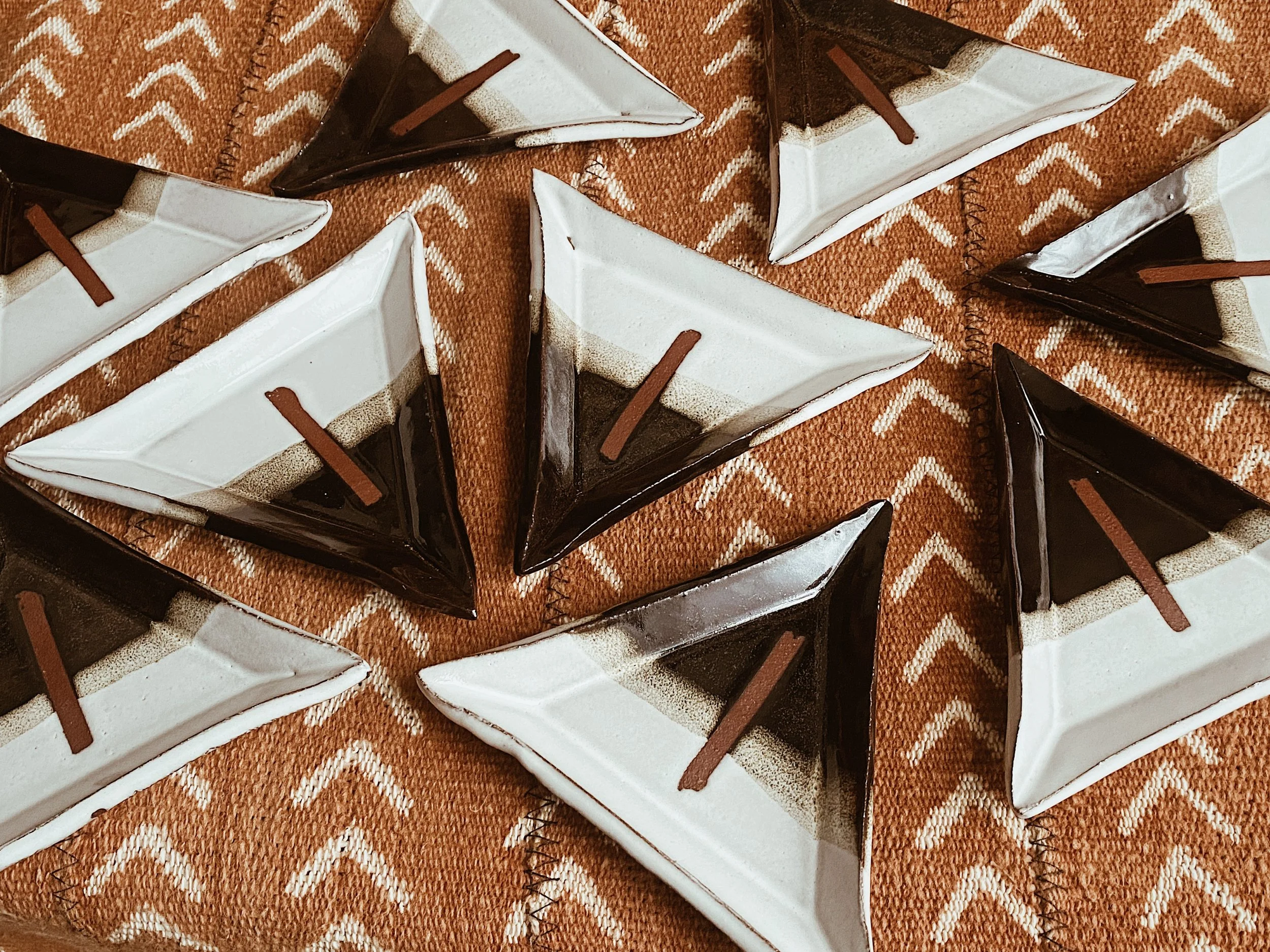 Day & Night Striped Triangle Dish