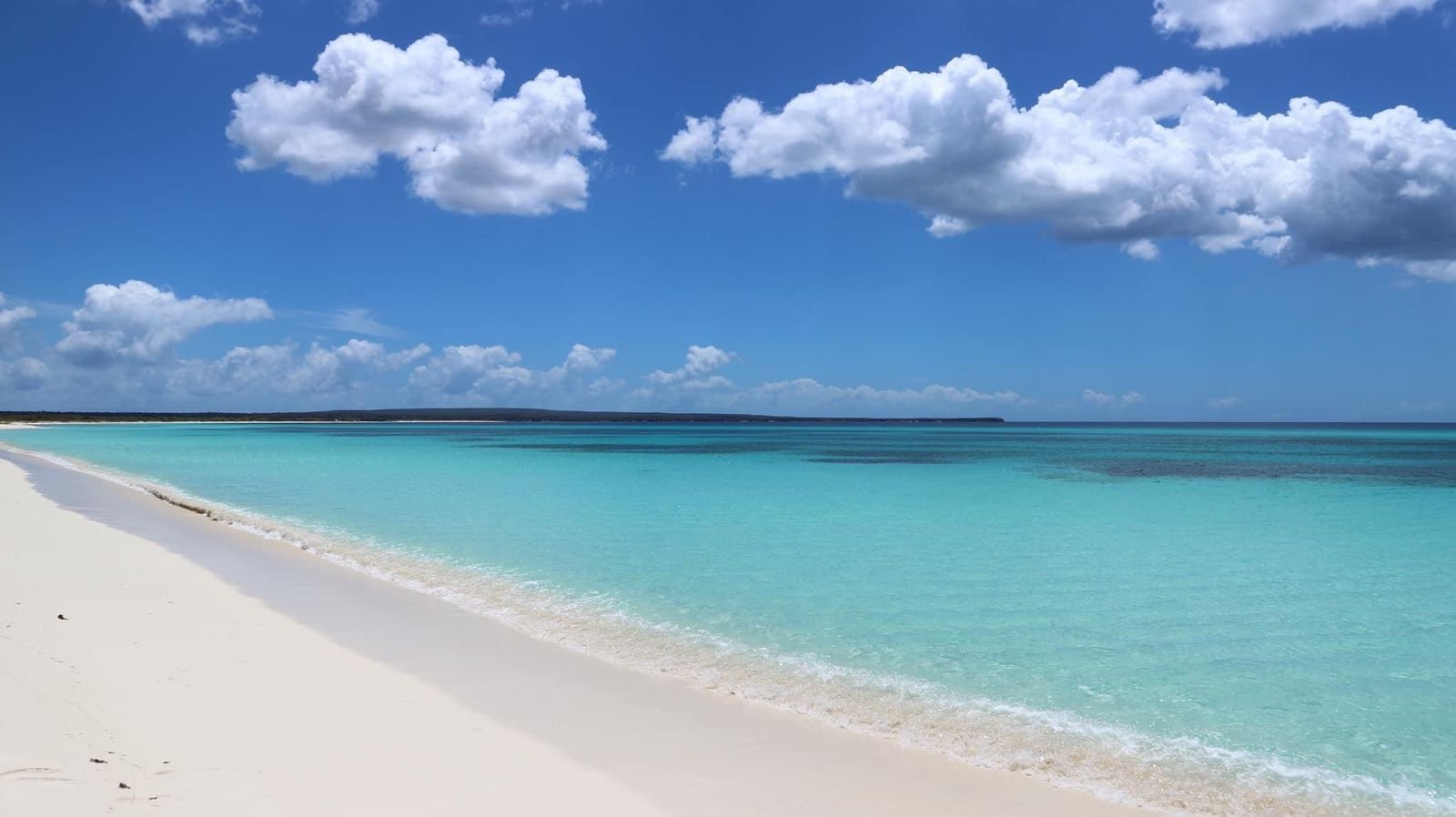 Bahia de las Aguilas: A Comprehensive Travel Guide — Cliff and Cove