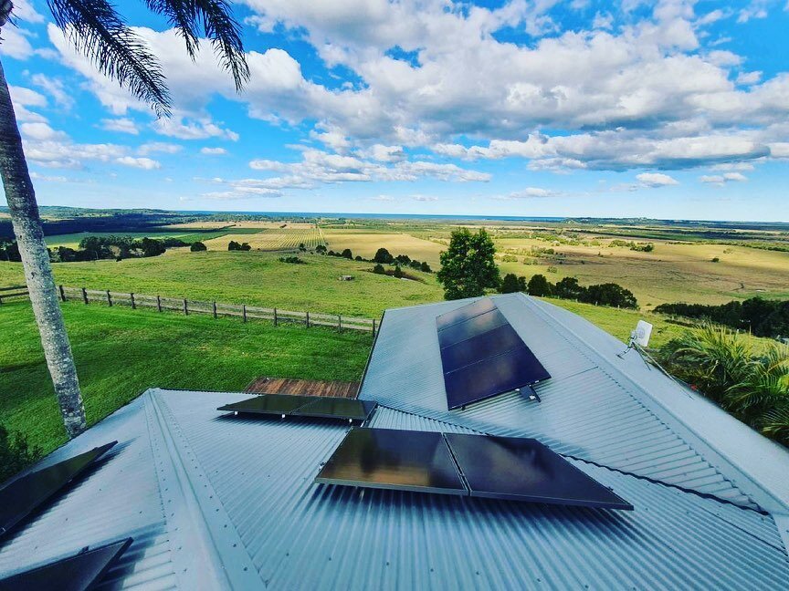#mondaymotivation 

With a view like that, it&rsquo;s hard to have the #mondayblues 

6.63kW Hyundai All Black 390w &amp; Enphase Micro Inverter Install at Newrybar 🌞

#northernrivers #localbusinessisourbusiness #renewablenergy #premiumsolarandelect