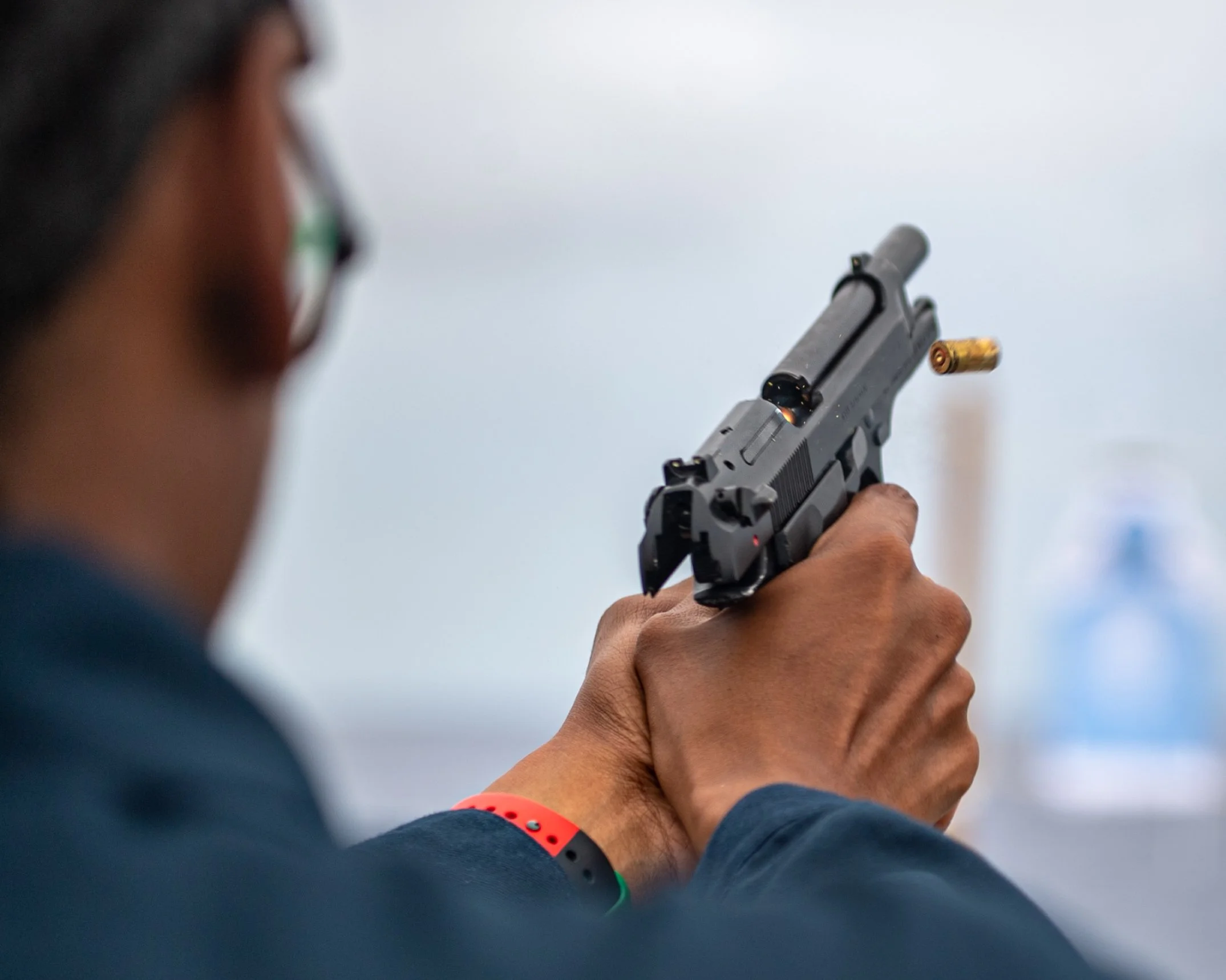  PACIFIC OCEAN (Aug. 17, 2021) A Sailor aboard Arleigh Burke-class guided-missile destroyer USS O’Kane (DDG 77), fires an M9 pistol during a small-arms familiarization course. (U.S. Navy photo by Mass Communication Specialist Seaman Elisha Smith) 