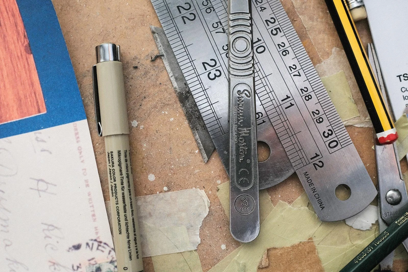 desktop-ruler-scalpel-pen-pencil.jpg