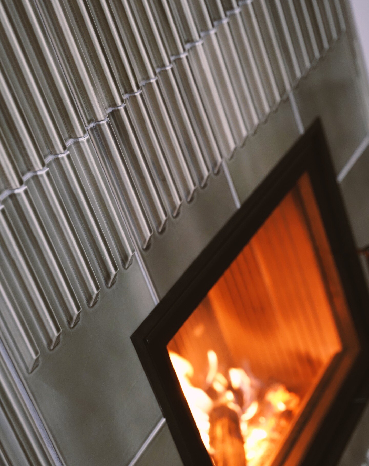 First fire in a Relief 524 stove

#fireplace #tiledstove #ceramictiles #kachelofen #kamin #kaminbau #hafner #designfireplace #woodstove #interiordesign #homedesign #heating #homeinspiration #stovedesign #designprocess #industrialdesign #lauferofen #h