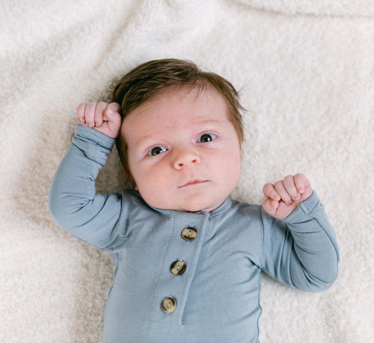 Sweet baby Carson wishing you a happy Monday. 🤍
.
.
.
.
.
.
#katieparraphotography #seattlephotographer #weddingphotographer #portraitphotography #newbornphotography #newborn #seattlenewbornphotographer