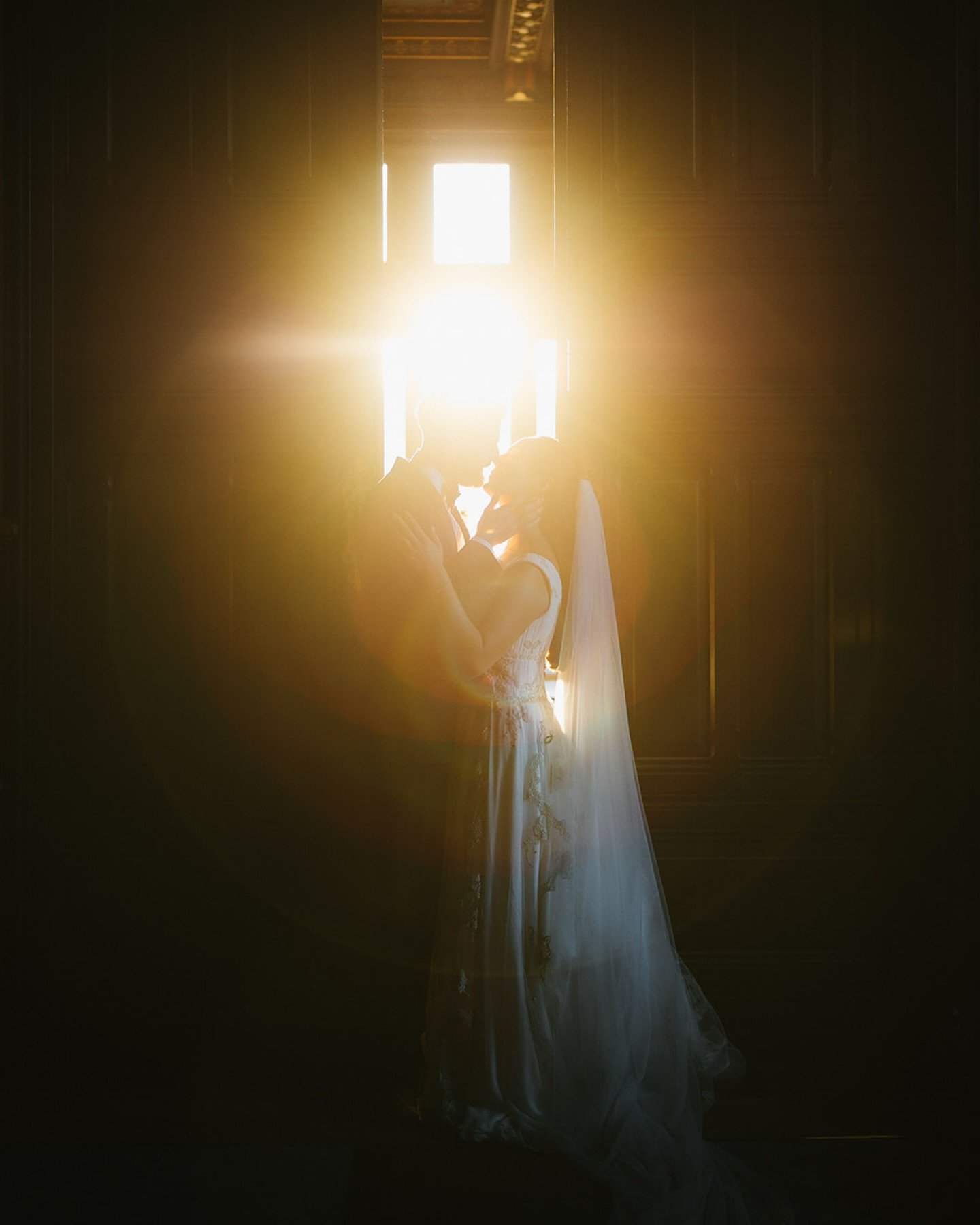 Karina &amp; Jay 🥂

Shot with @joaobarnabe_fotografia 
Wedding planner @tudo_efesta 
Video @pedrobgomesfilms 
Make up @amebeauty.pt 
Getting ready location @hotelpalacioestoril 

#lisbonwedding #lisbonweddingphotographer #fortedacruz #hotelpalacioes