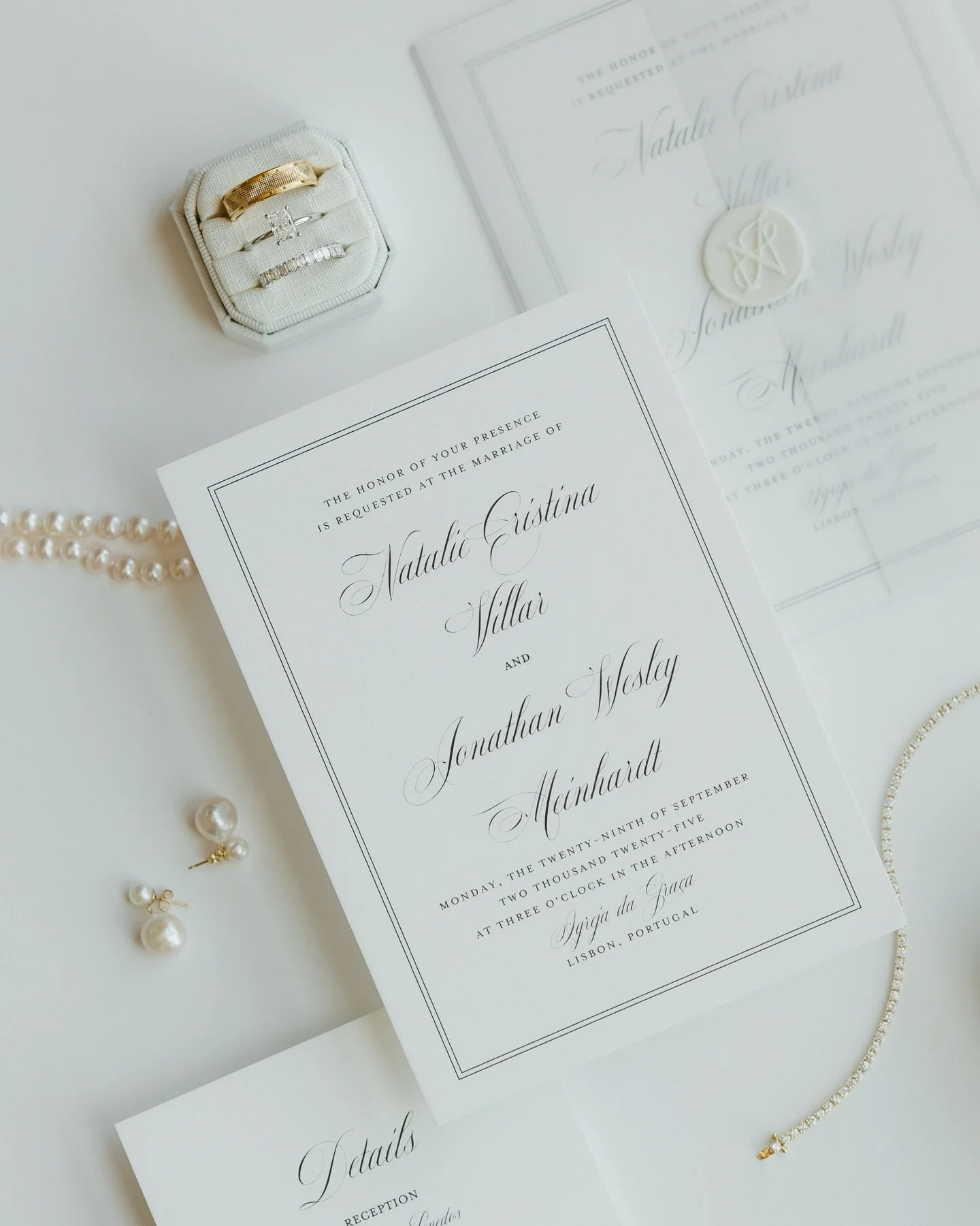 Details love affair 

#lisbonweddingphotographer #lisbonphotographer #weddingdetails #flatlay #portugalweddingphotographer