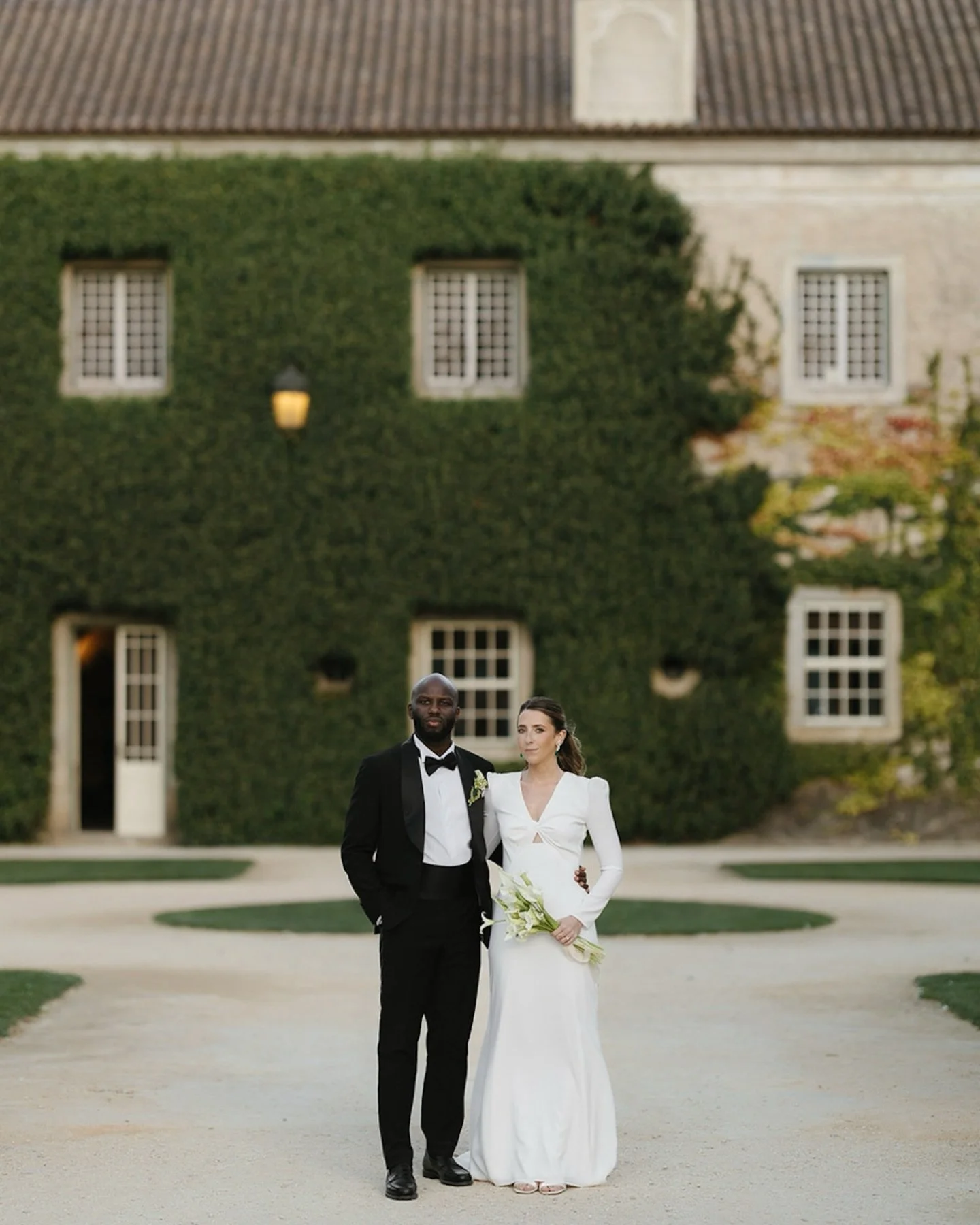 Julie &amp; Cheikh 🥂
Solo shooting

Video @corsagefilms 
Make up artist @catarinaduque.bridal 
Venue @solardepancas 
Florals @valeriarassomakhina 

#solarpancas #lisbonweddingphotographer #lisbonwedding #alenquerwedding