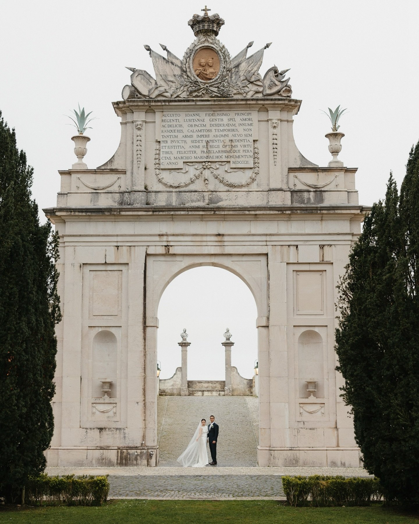 Doris &amp; Hugo at this incredible venue

Venue @hotelvalverdepalacioseteais 
Wedding Planner @anaviana_weddingsandevents 
Florals @floralbrostudio 
Officiant @amoreponto_celebrantes 

#seteais #sintraweddingphotographer #sintra #lisbonweddingphotog