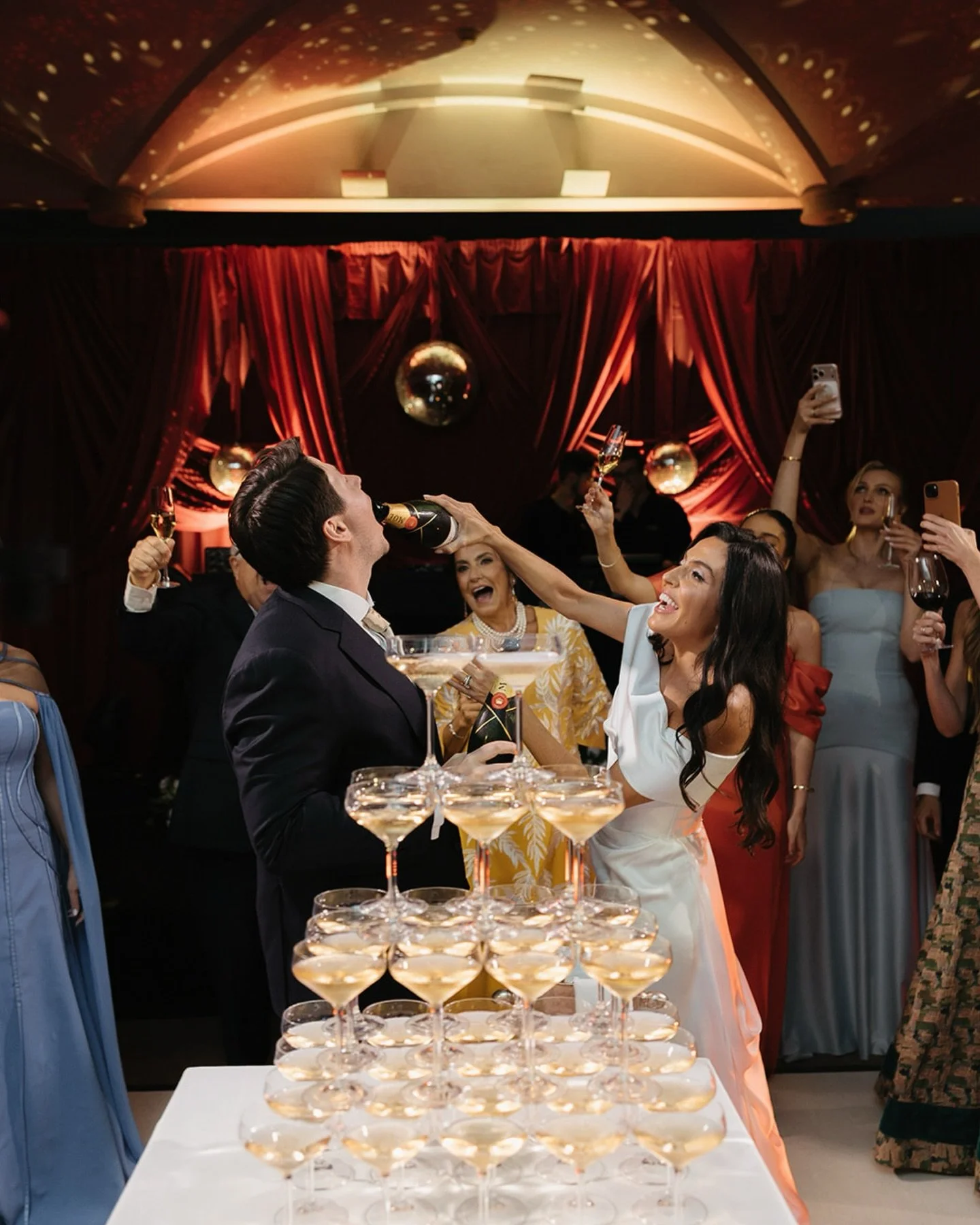 Carmin &amp; Vinicius 🥂

Shot with @maxaraujophoto
Video @sirklaufilms 
Wedding planner @allin.destinationweddings 
Venue @penhalongaresort 
Dj @your_jukebox 
Floral design @floristamadameboutiquefloral 
Bands @joanarodriguesmusic @funkyoubb 
Rental