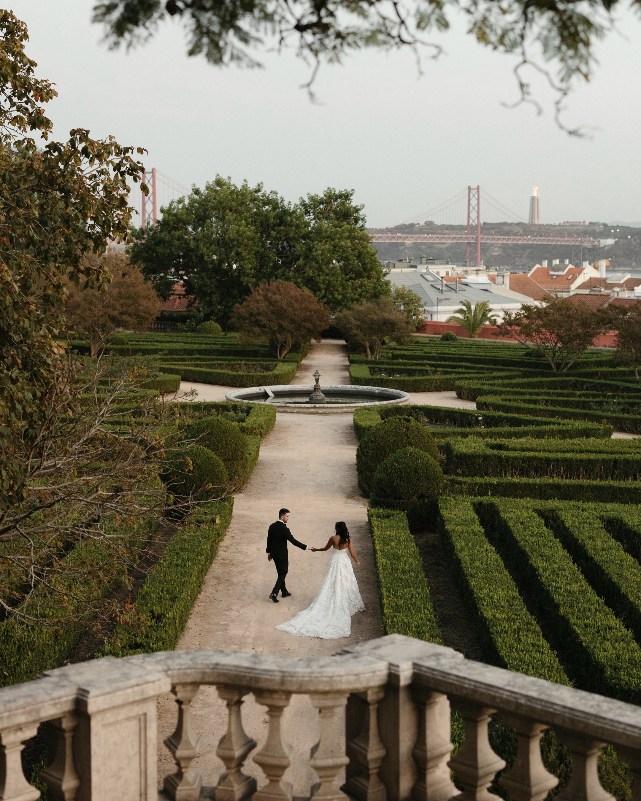 Paige &amp; Adam at one of my favourite venues in Lisbon @vandelli.pt 

Shot with @miguelvillalvawedding 
Video @pedrobgomesfilms 
Wedding planner @escape_eventos 
Venue @vandelli.pt 
Make up artist @catarinaduque.bridal 
Catering @foodstory.pt 
Cele