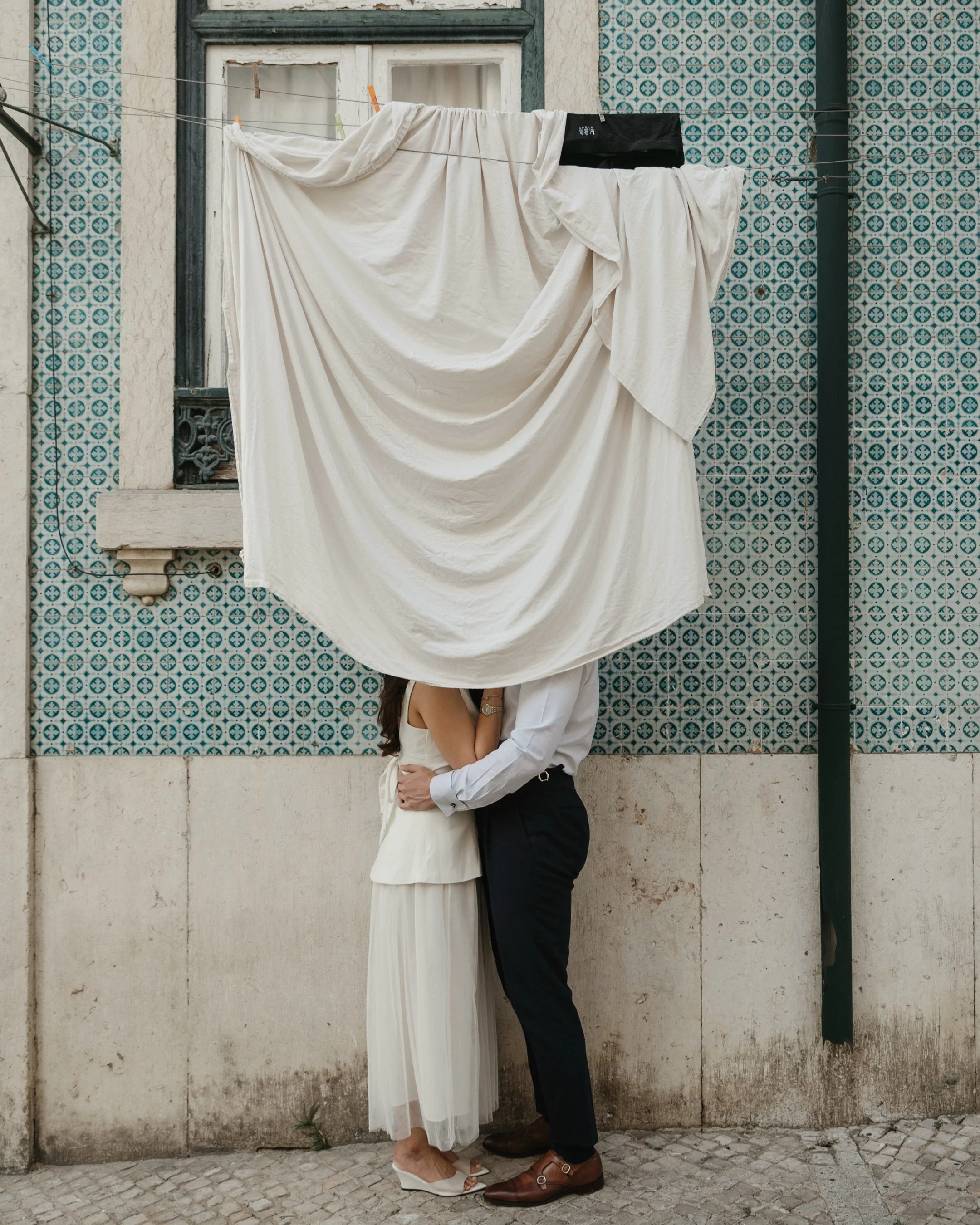 Laundry report, hard light and touch of film through Lisbon

#lisbon #lisbonphotographer #lisbonweddingphotographer #lisbonportugal #lisbonphotoshoot