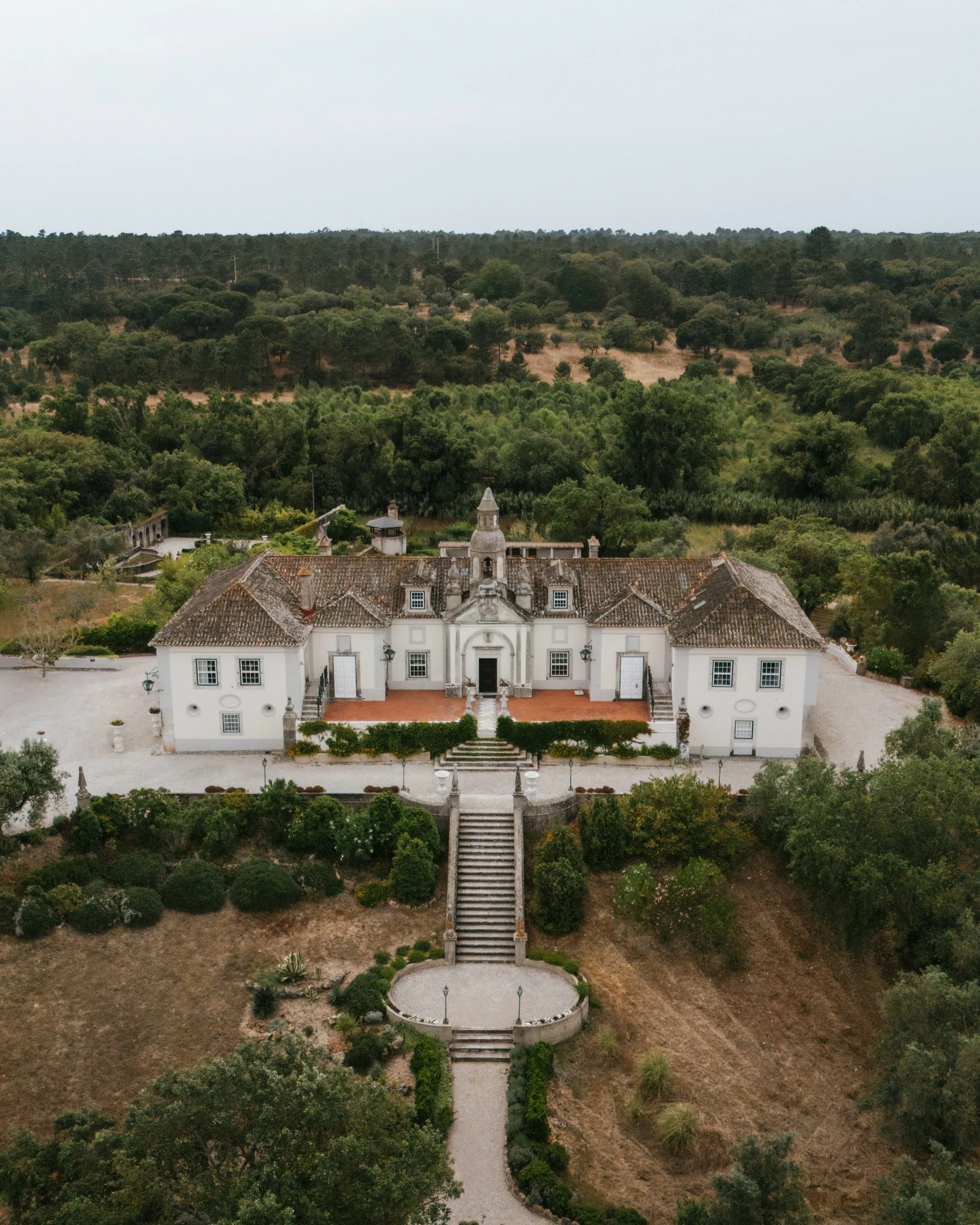 Kylie &amp; Ryan featuring the epic Albie 🥂
Solo shooting at Quinta da Concei&ccedil;&atilde;o 

Venue @quintadaconceicao 
Wedding planners @bluetilesevents 
Dj @floor_sensation 
Catering @casa.do.marques 

#quintadaconcei&ccedil;&atilde;o #destinat