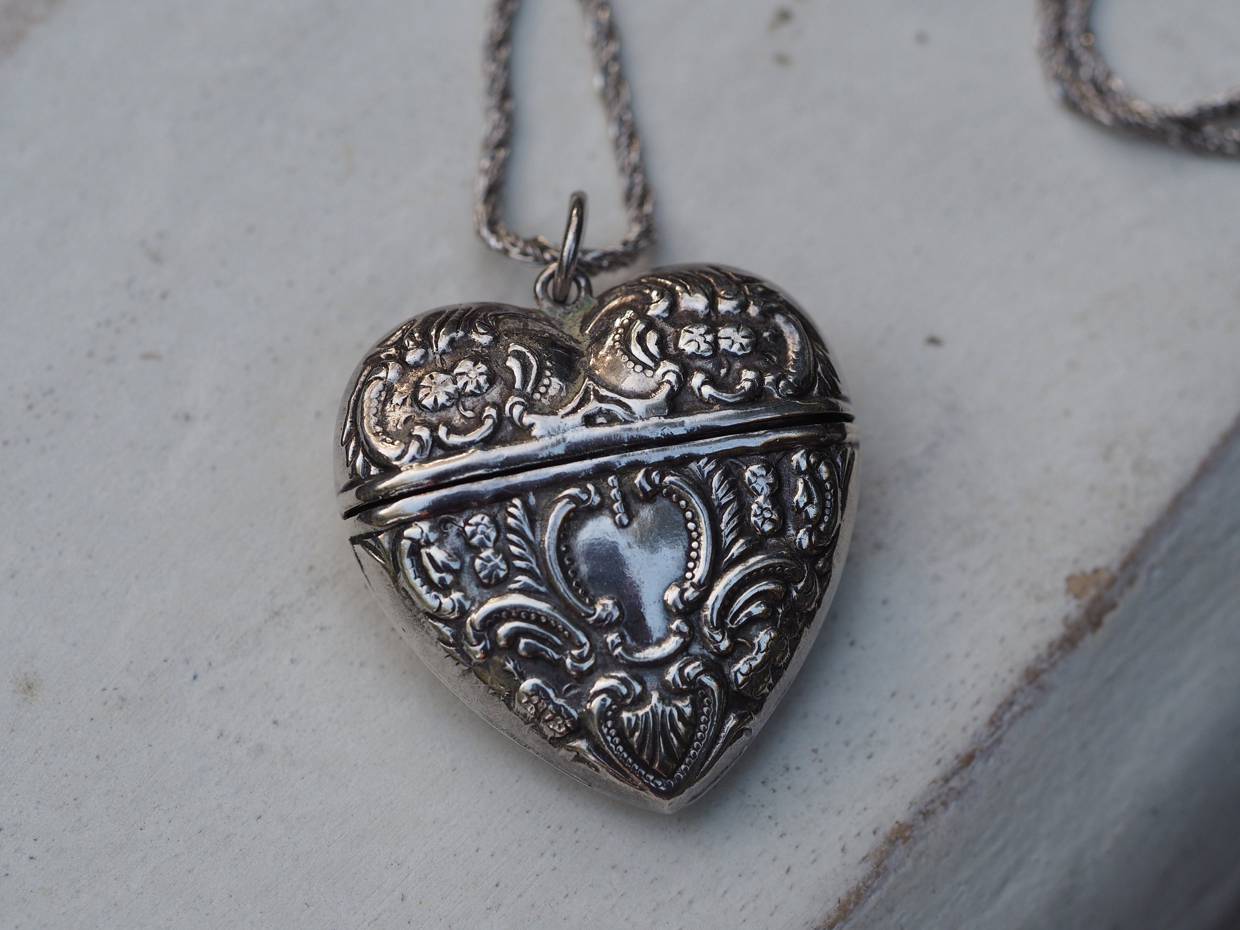 https://i.etsystatic.com/8111560/r/il/64e3d8/3471231545/il_fullxfull.3471231545_qrpx.jpg