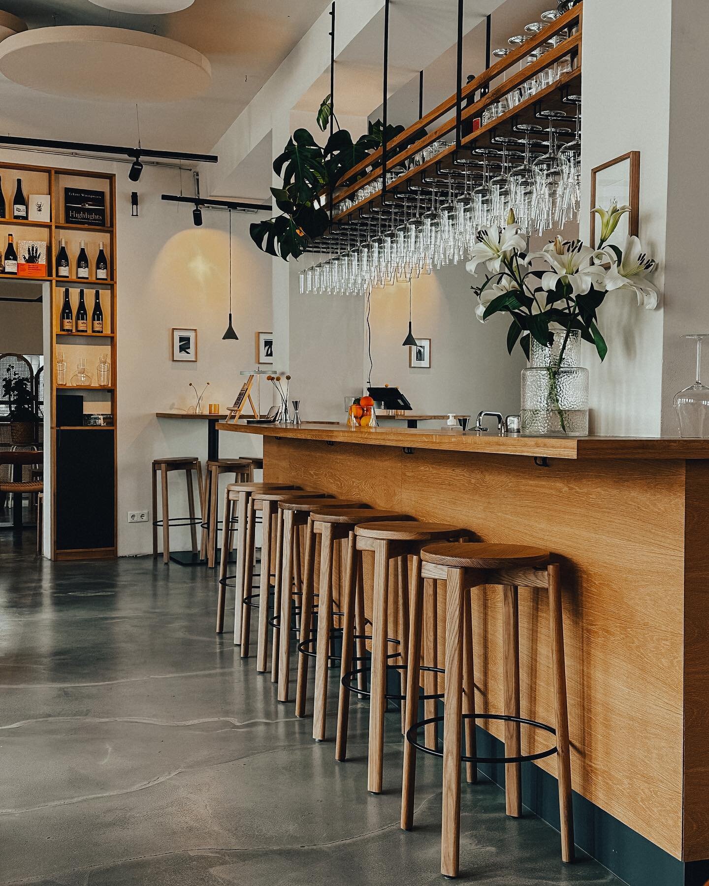 Absolute Empfehlung, um sich nach der Arbeit einfach auf einen Wein mit Freunden zu treffen oder sich ein tolles Essen zu teilen: Schmit's Weinbar in Witten 🍷

Warum das Schmit's zu unseren Wohlf&uuml;hlorten geh&ouml;rt, lest ihr auf dem Blog: hej-