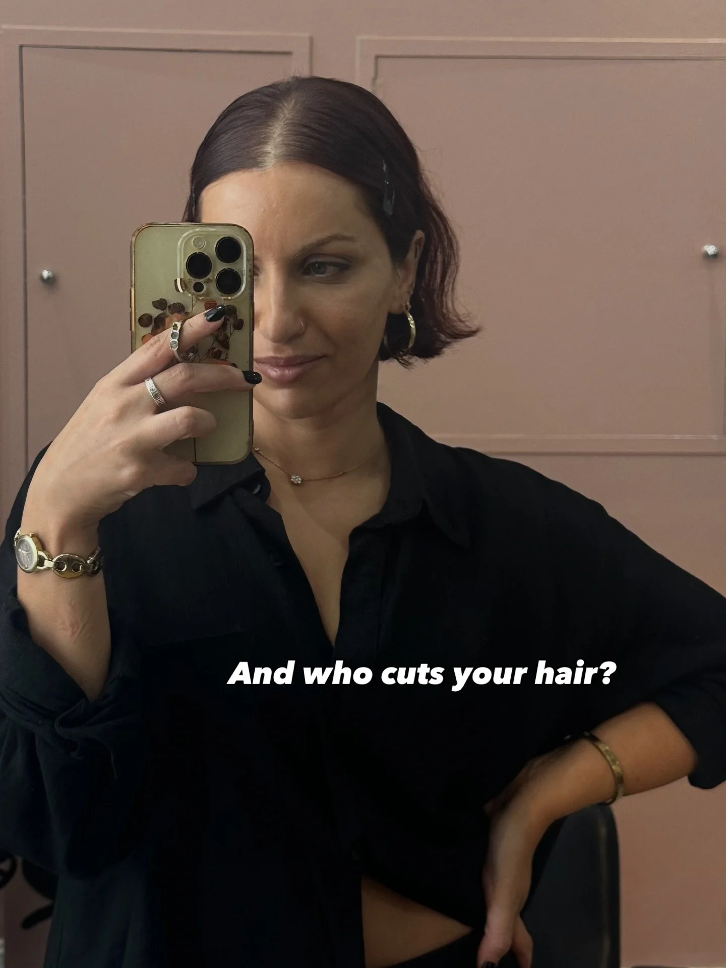 Me 🙋🏻&zwj;♀️ on a random tuesday night in my bathroom 😊 #bobseason