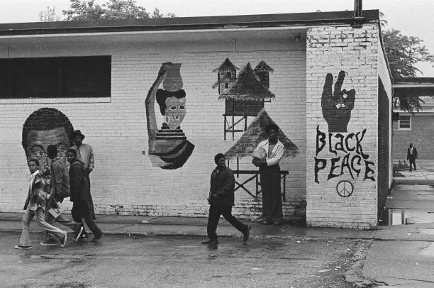 Altgeld Gardens Street Art in 1973. Photo: 1310948669, Getty Images