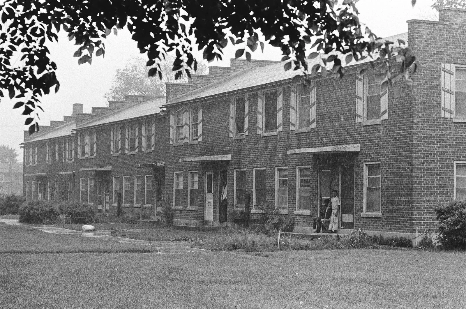 Altgeld Gardens was completed in the 1940s for returning WWII veterans. While white war veterans were being suburbanized, "The Gardens" was an isolated low-rise housing project designed to give blacks a suburban illusion. The Chicago Housing Authorit