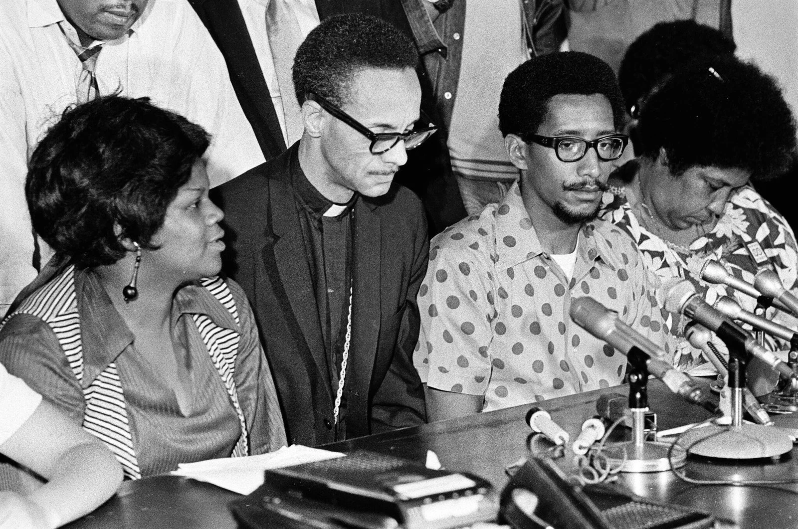 (left) Tenant leader Marion Stamps speaks at a press conference on July 31, 1970. Marion Stamps was a key ally of the Illinois Chapter, standing with her in her fight for better living conditions. She served at the Free Breakfast for Children Program
