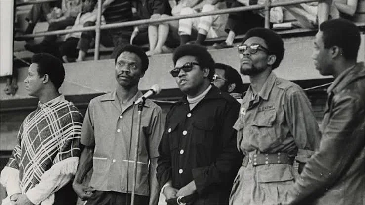 (Center) Rockford Panther Monk Teba, author of the accompanying newspaper article on Cabrini-Green, is pictured speaking at an unrelated event at St. Louis University on May 18, 1970. United Press International (UPI)