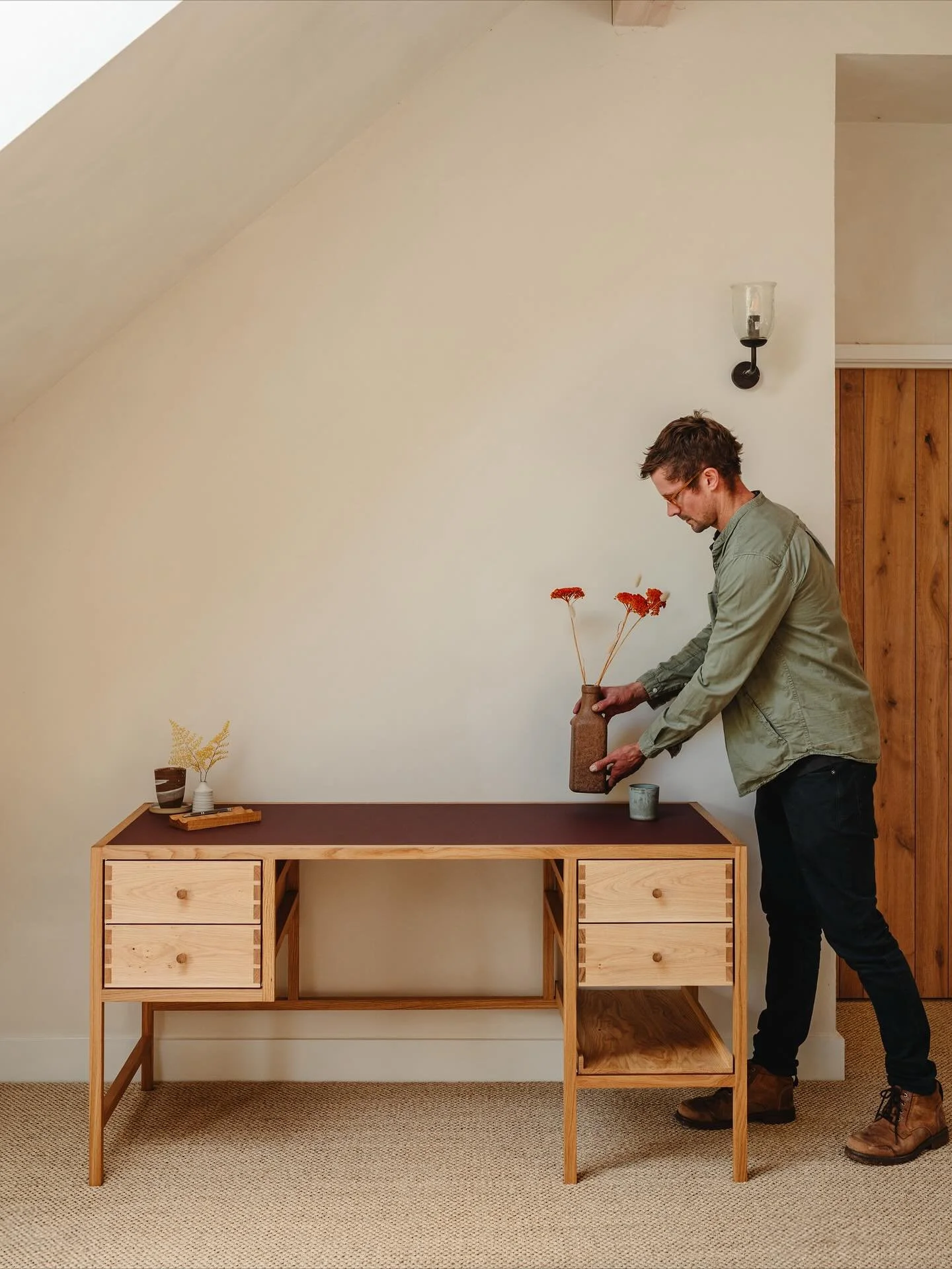Solid oak. Burgundy linoleum. Dovetailed perfection. 

The Dalton Desk &mdash; crafted for focus, form, and timeless appeal.

📷 by @lucygold