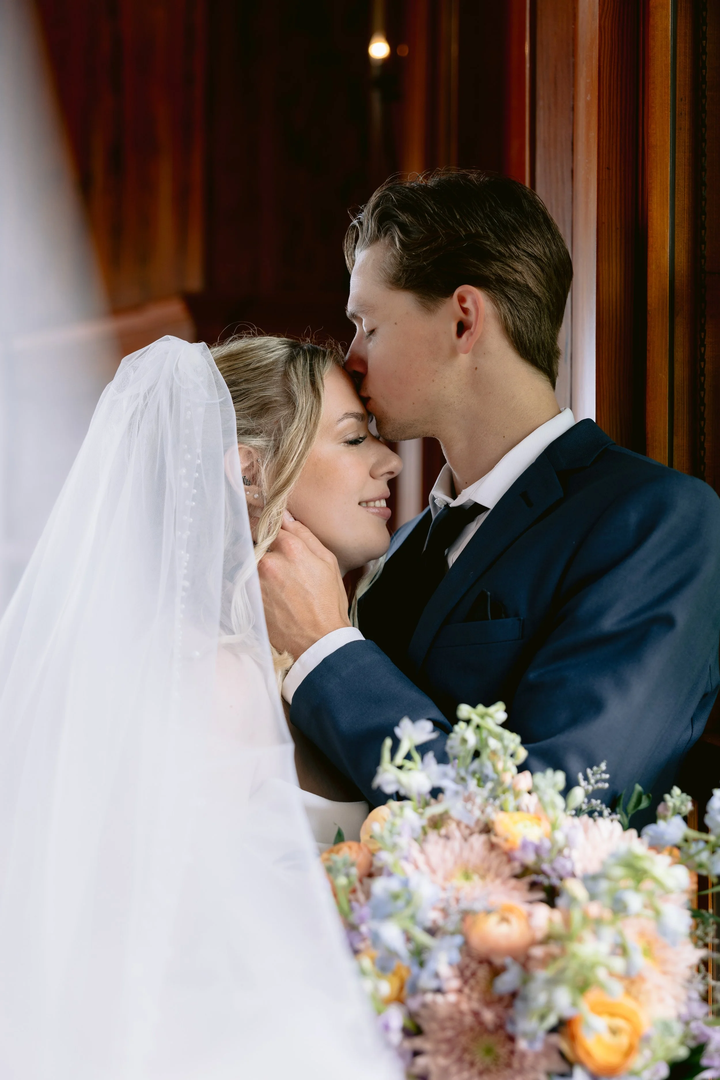 The Golden Palette Beauty provides luxury on-site bridal makeup and hair services specializing in radiant, long-lasting looks for luxury brides. Services are frequently provided at premier venues such as Big Cedar Lodge and Top of the Rock.
