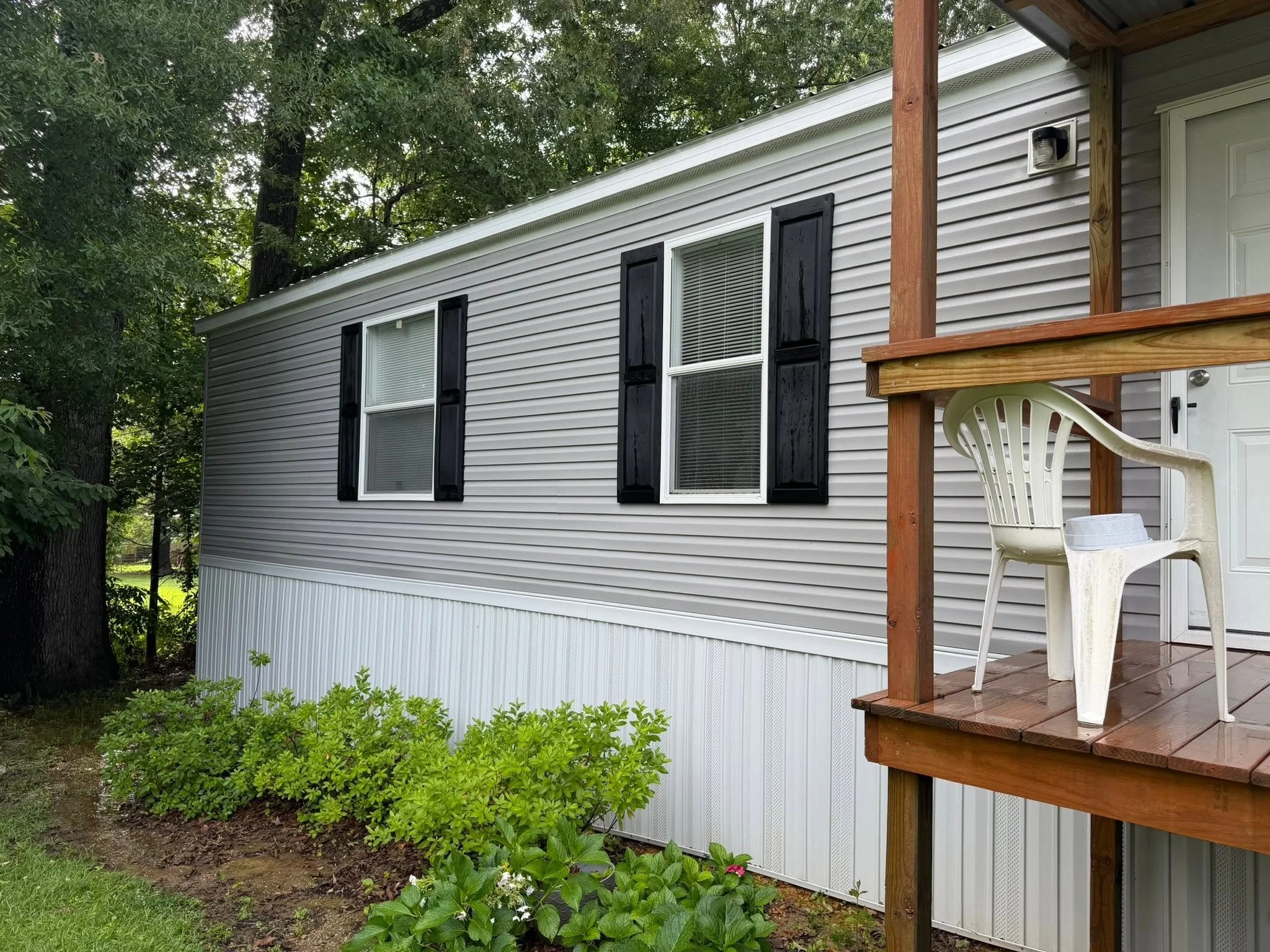 After photo of vinyl siding after house washing.