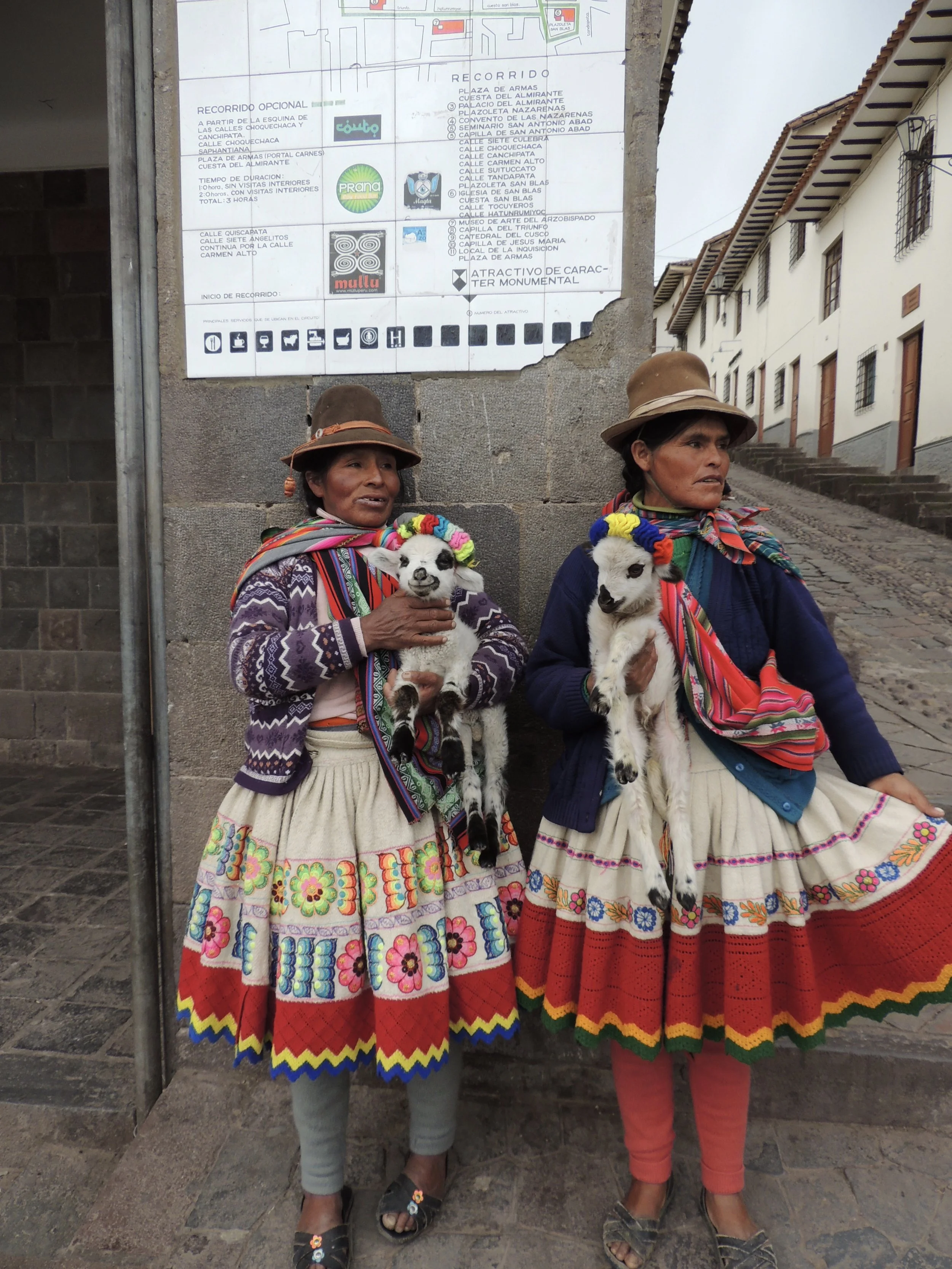 Lady Hustlers, Cusco, Peru