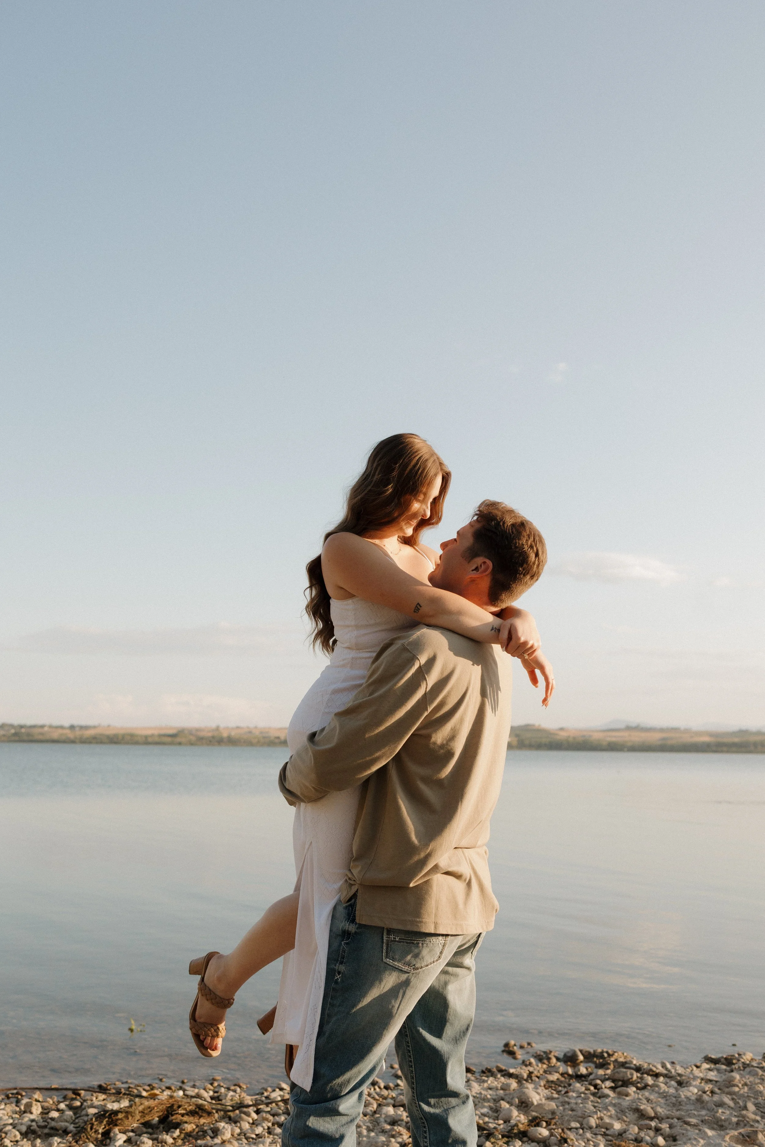 $250 | 1-2 Location(s) | 1-2 Outfit(s) | Online gallery with full print release