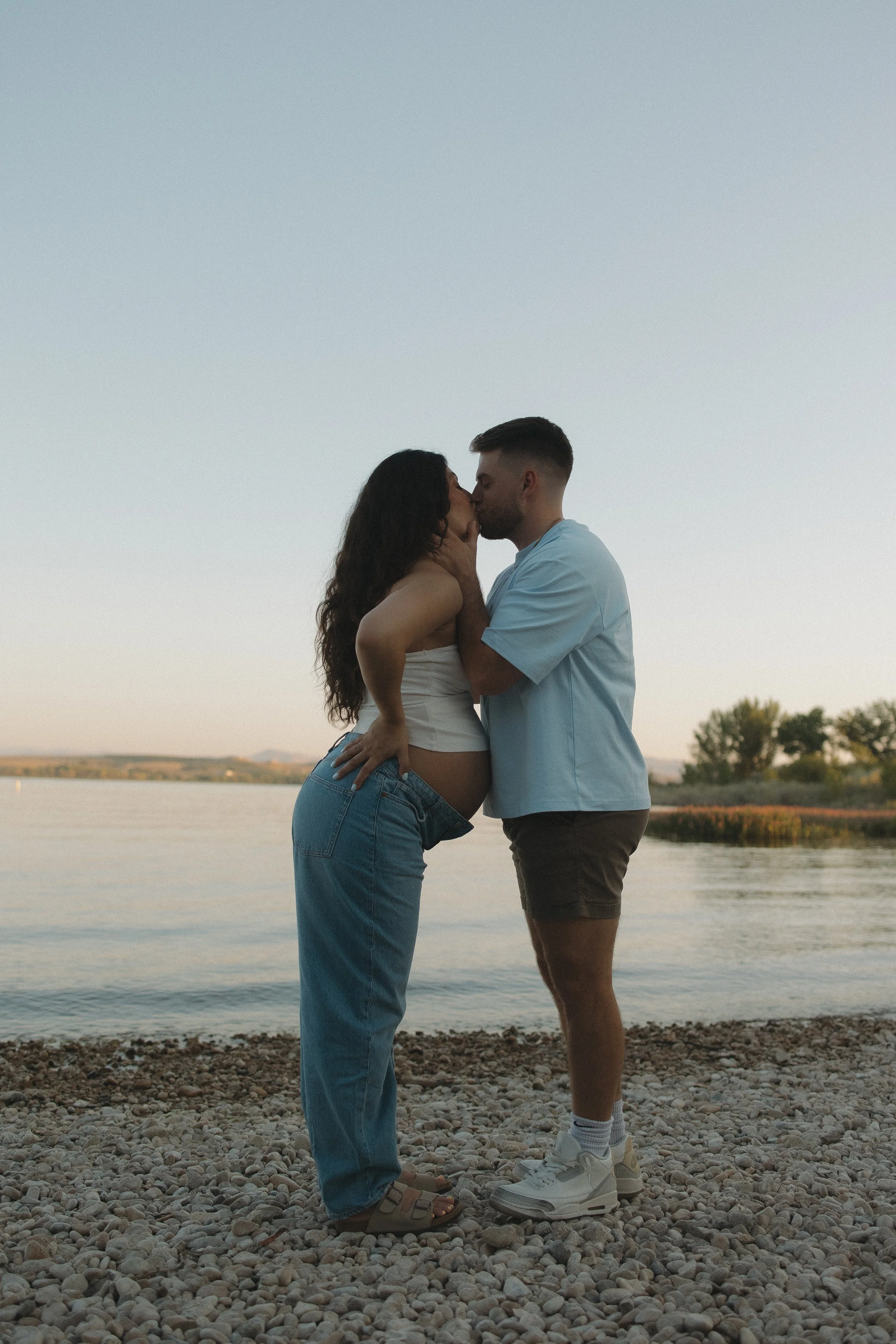 $250 | 1 Location | 1 Outfit | Online gallery with full print release 