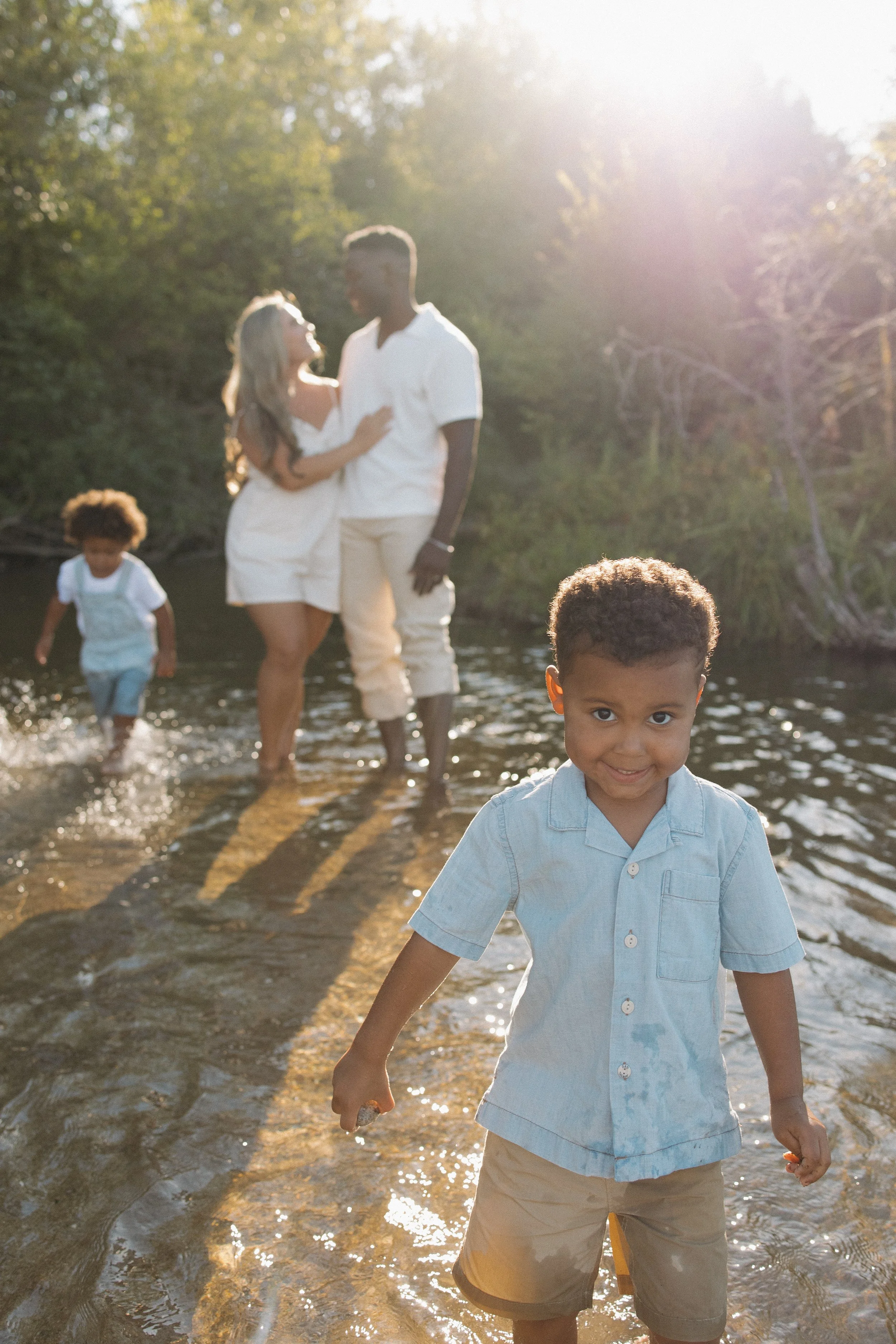 $300 | 1 Location | 1 Outfit | Online gallery with full print release | Up to 6 people *$25 a person after 6.