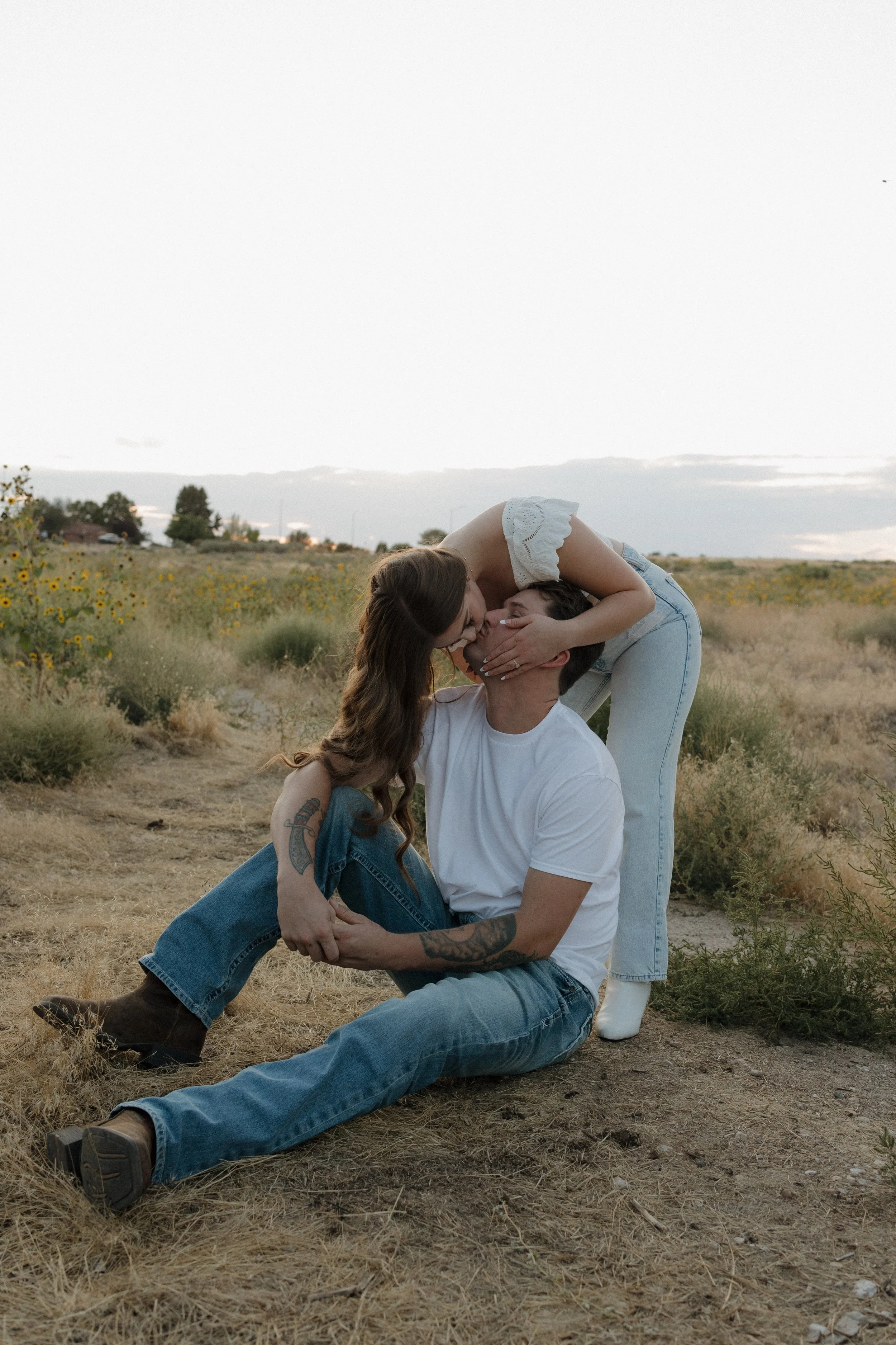 $250 | 1-2 Location(s) | 1-2 Outfit(s) | Online gallery with full print release