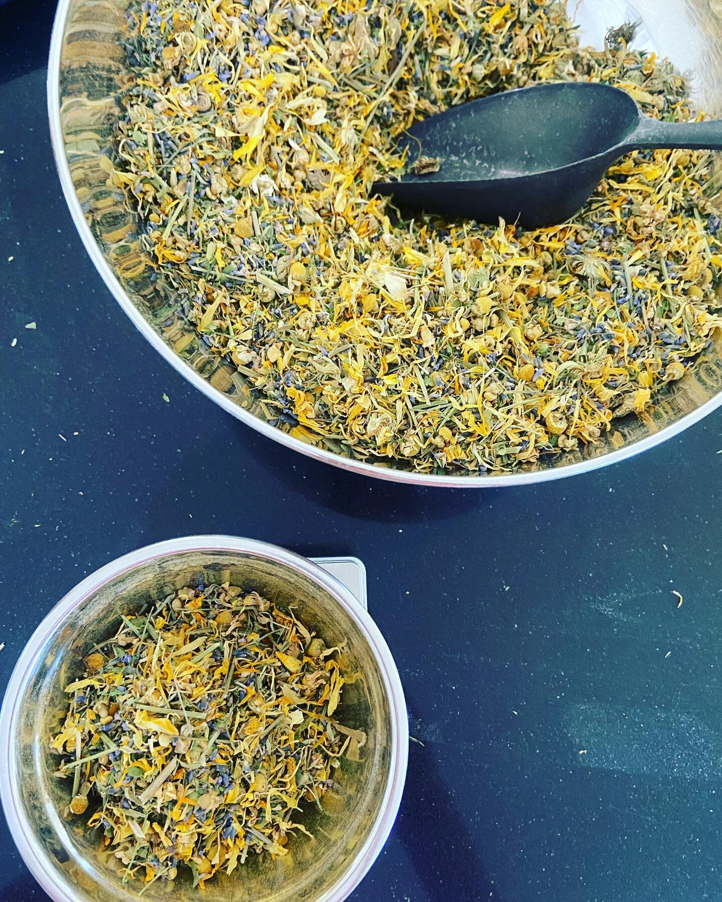 Busy day making new batches of teas for tomorrow&rsquo;s market @cromwellfarmersandcraftmarket 😊 #tea #cromwell #cromwellfarmersmarket #herbalteas #naturopathynz #medicalherbalistnz #naturalskincarenz