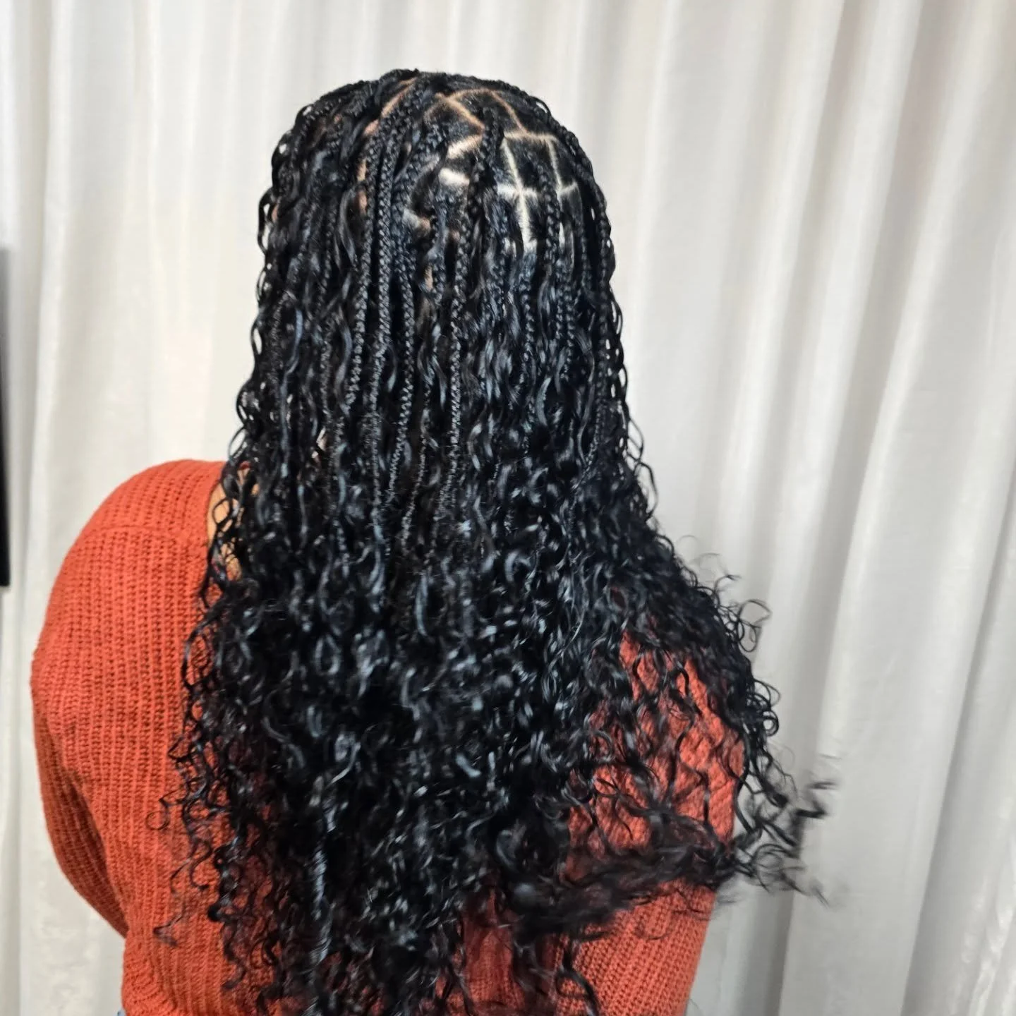 Miracle Knots

&bull; Medium Density (Approx. 160 Strands)
&bull; Burmese Curly
&bull; 18" inches

- The braids in this style are only done with the client's natural hair.
- The boho pieces used are 100 % human crochet hair.
- The star is the sh