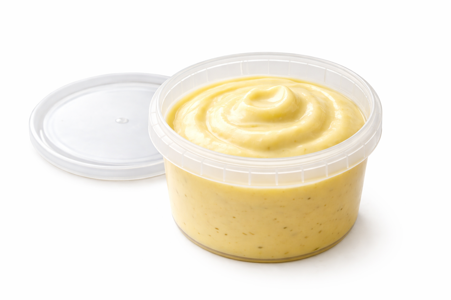 Salsa aioli en recipiente transparente.png