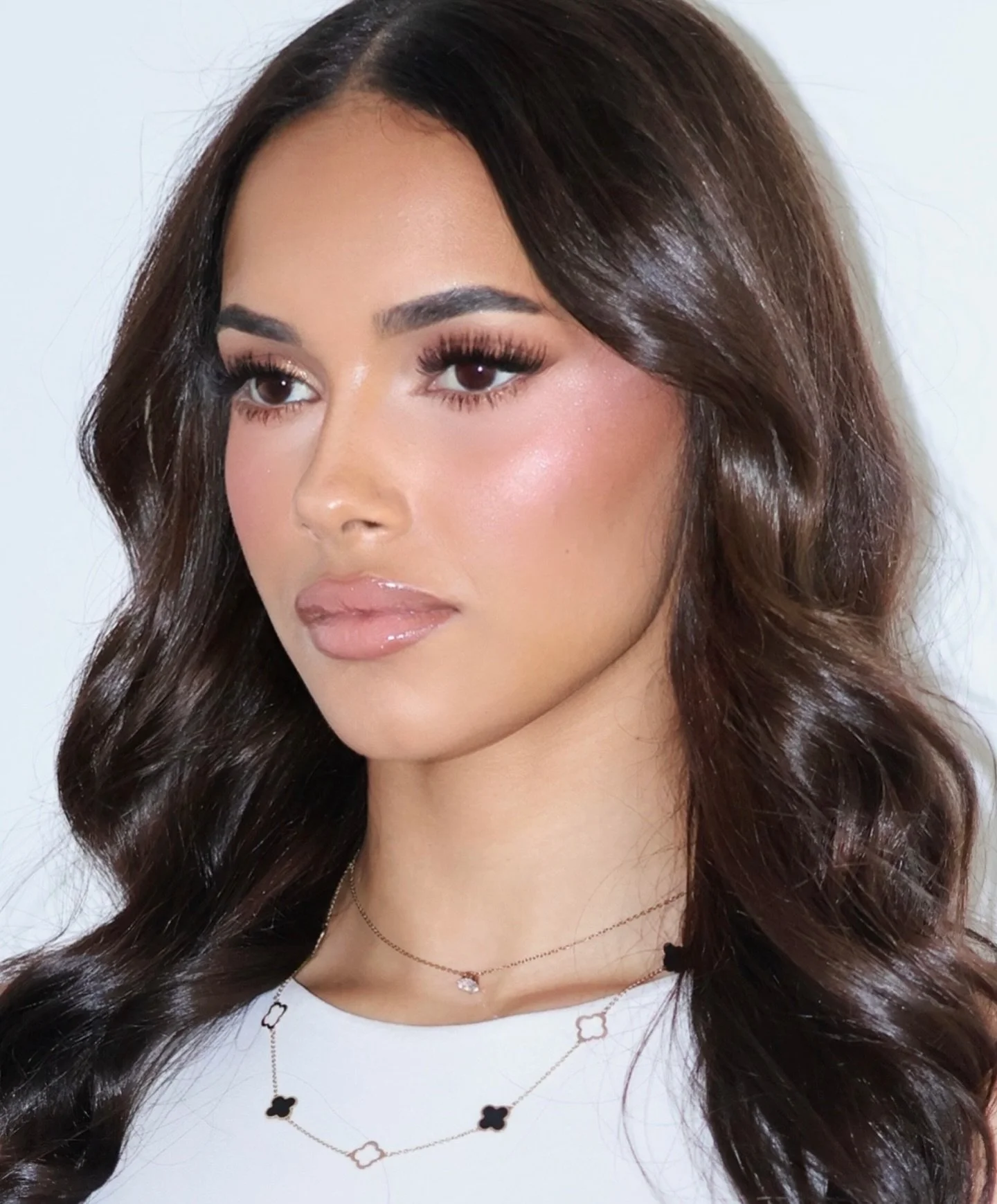 Save for later type of look

Soft glam, the AJ way ✨
Flawless skin. Seamless blends on a Timeless beauty @ayaraychev 

Skirt by @ledahofficial 

#AJMakeup
#AJMakeupSignature
#SoftGlam
#MontrealMUA
#LuxuryMakeup
#FlawlessGlow