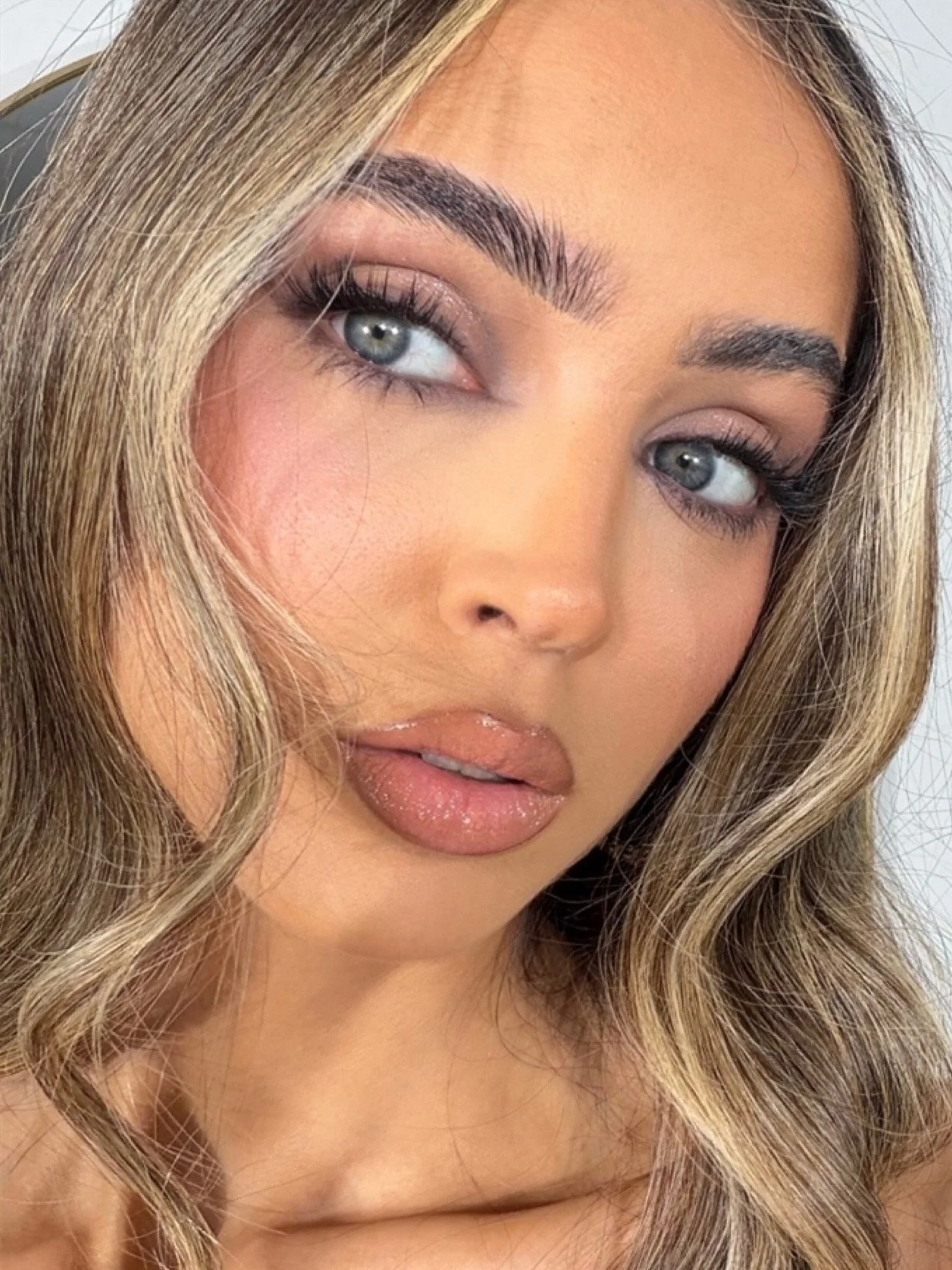 Makeup moment  @kenzaachiha 🤍 

Hair: @nadiaabouwaked 

#makeup #montreal #montrealmakeupartist