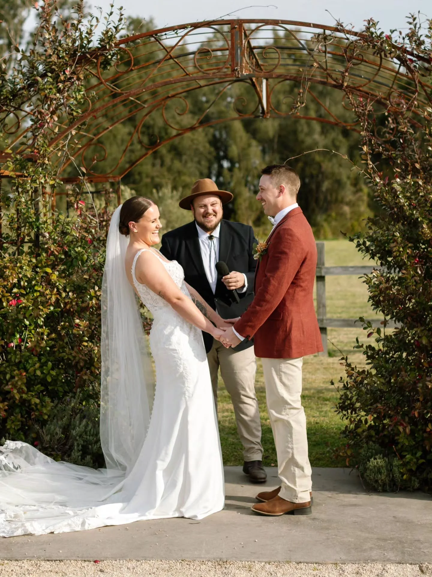 I reckon if I could sum up my PERFECT ceremony vibe in one picture&hellip; these first 2 photos would be pretty damn close.

RELAXED, HEARTFELT, BLOODY FUN
The best day of your life!

What you don't see is posing, stiffness, awkwardness. Just pure co