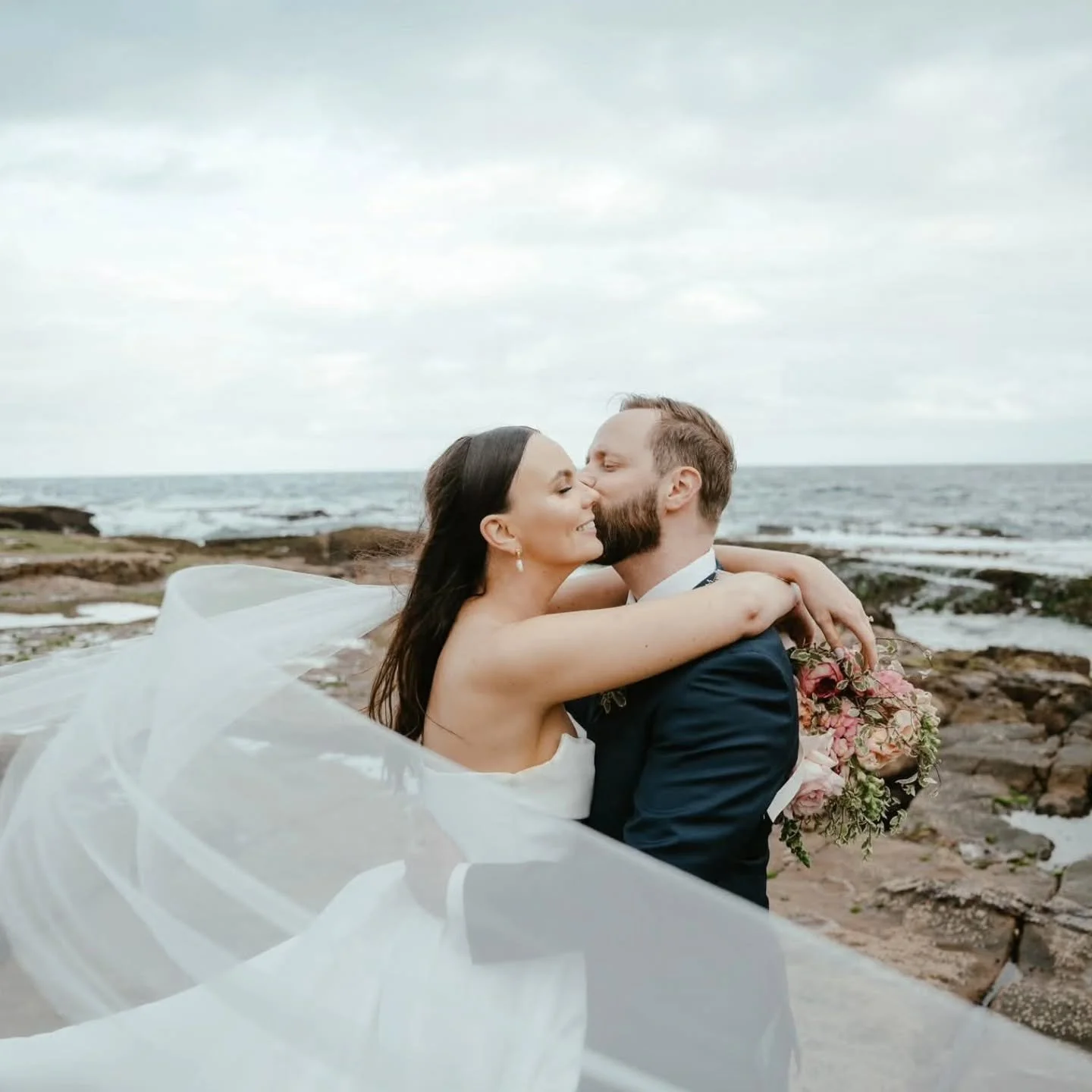 Katie &amp; Tim 🤍🫶👇
King Edward Park I do&rsquo;s to an epic reception overlooking Merewether Beach, these two did it all in absolute style 🌊✨

Quiet moments, big love, coastal vibes&hellip; then straight into celebrating hard with the people the