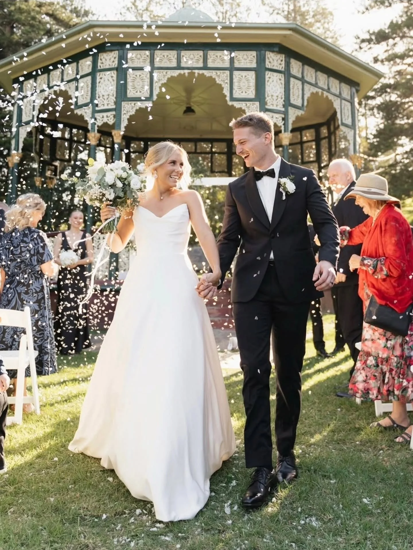 Will &amp; Tamara 🫶👇
They sat next to each other at uni&hellip;
Front row.. same seats... and said absolutely nothing&hellip; 

Until the lecturer had IT issues&hellip; and told them to &ldquo;talk amongst yourselves&hellip;&rdquo;
Like an arrow fi