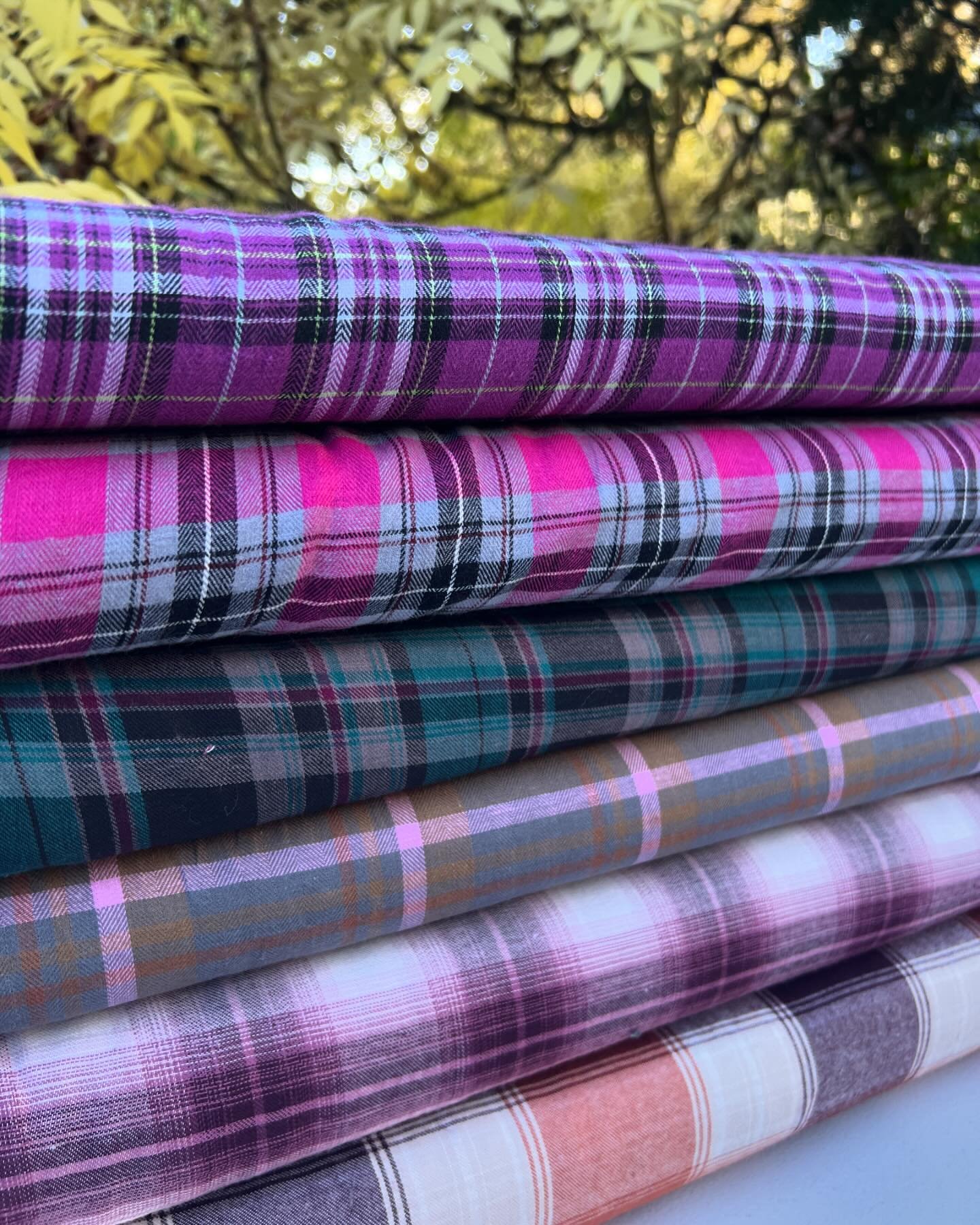 👢🤠 Who's in the mood for some country checks? &thinsp;
&thinsp;
These super soft and luxurious Euro checks and tartans are made from beautiful quality OEKO TEX cert cottons. There's also some that are viscose cotton blends that just elevate the cas