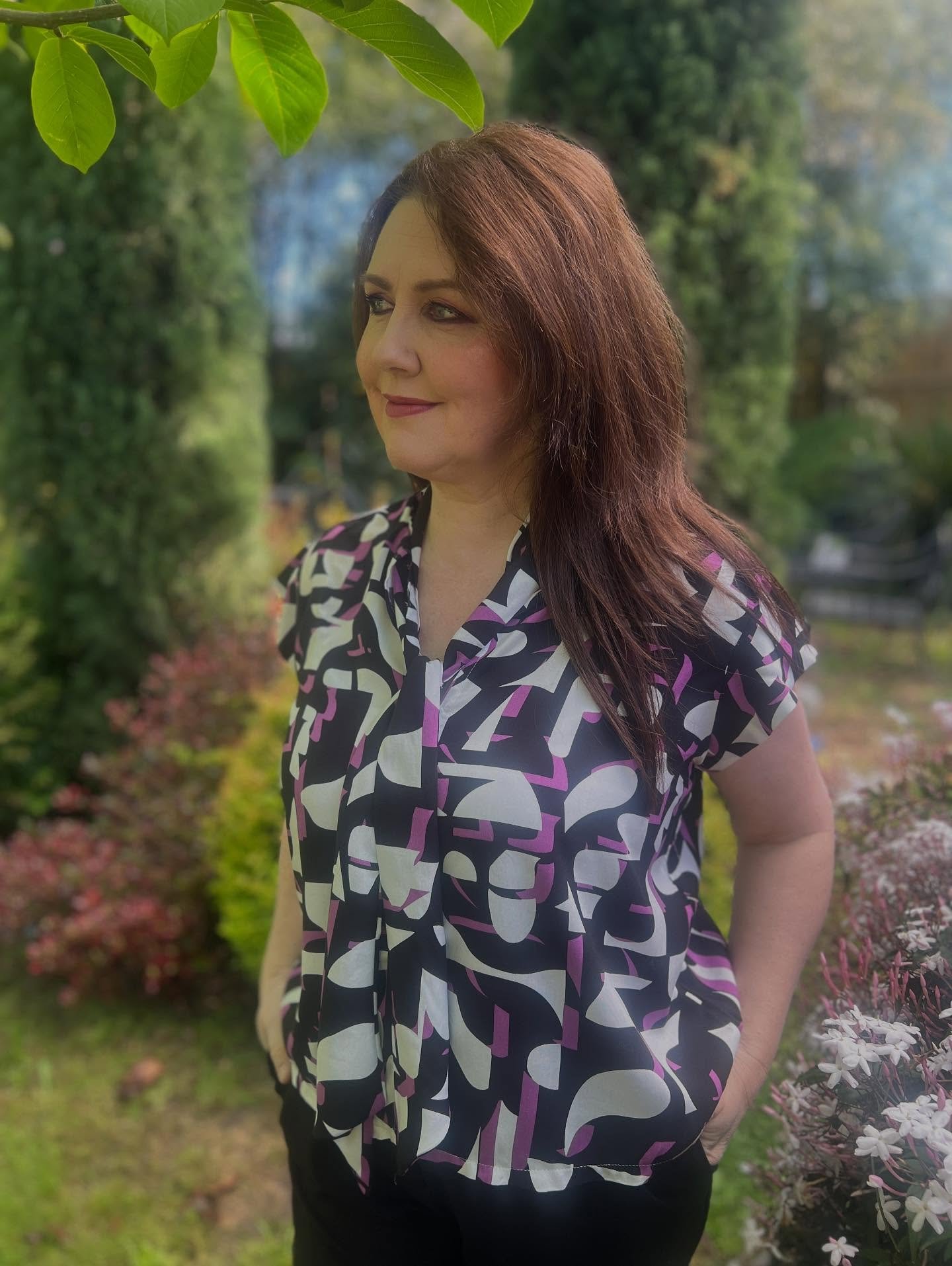 Bewitched! 🔮🧹 

Our October bespoke box revealed! 

We had a blast reminiscing about one of the all time comedy classics Bewitched and felt the need to bring some of Samantha's late 60s early 70s  glamour!  The fabric was an incredible, retro inspi