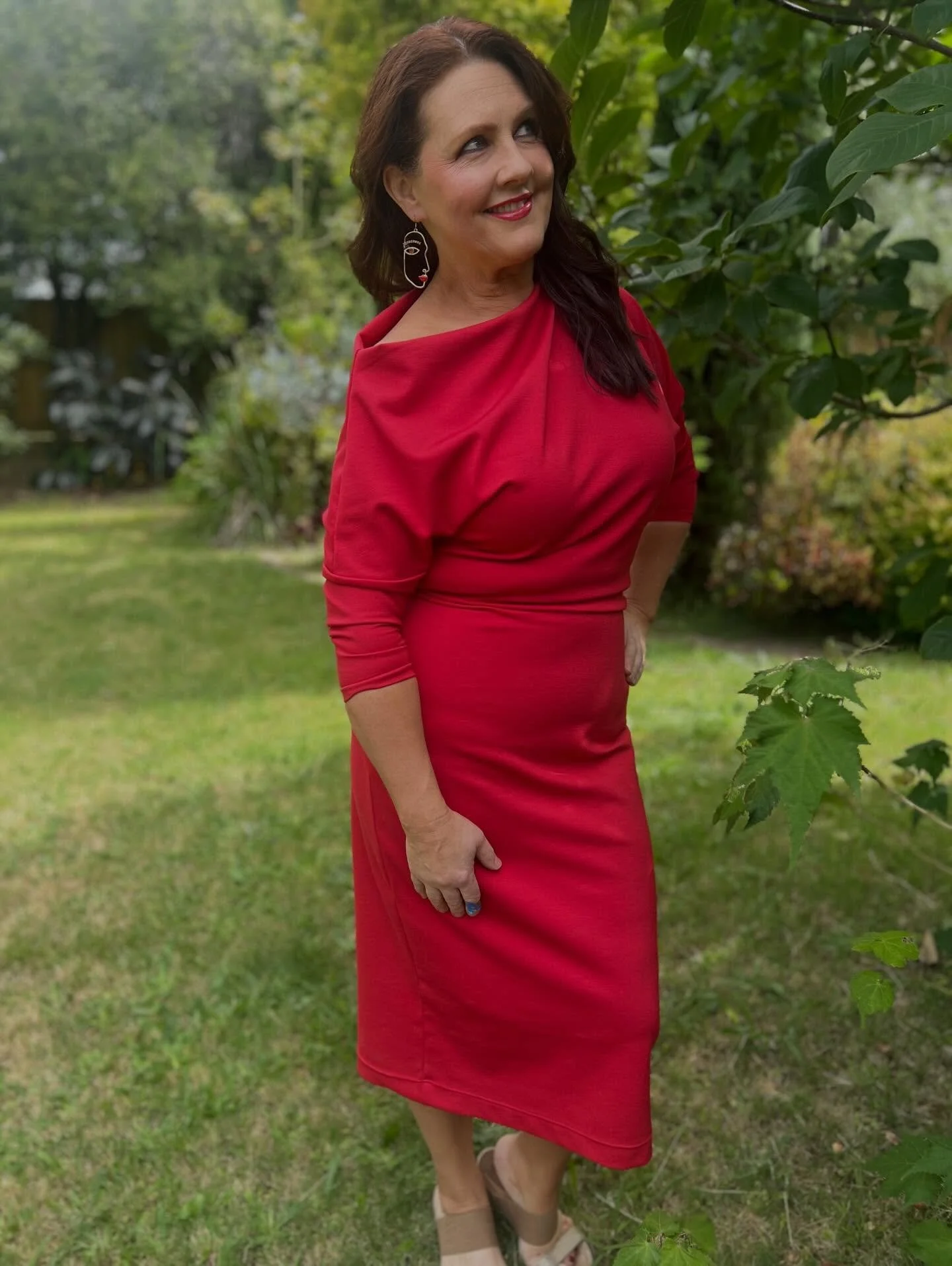 My Christmas Day dress complete! Complete with the obligatory bandaid on the finger from prawn peeling duty! 😆

The @just_patterns #kiaradress was such a quick and satisfying sew especially in our @dahlia_sewciety poppy red viscose Ponte 

The one s