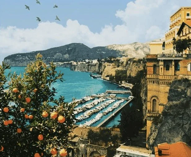 Our first bespoke box for 2026 is almost here!🌞👒

Dreaming of that fantasy Italian escape?

Summer in Sorrento will be launching this Sunday, January 11th at 7pm AEDT so be sure to set your reminders for this stunning box!

2.5 and 3 metre boxes wi