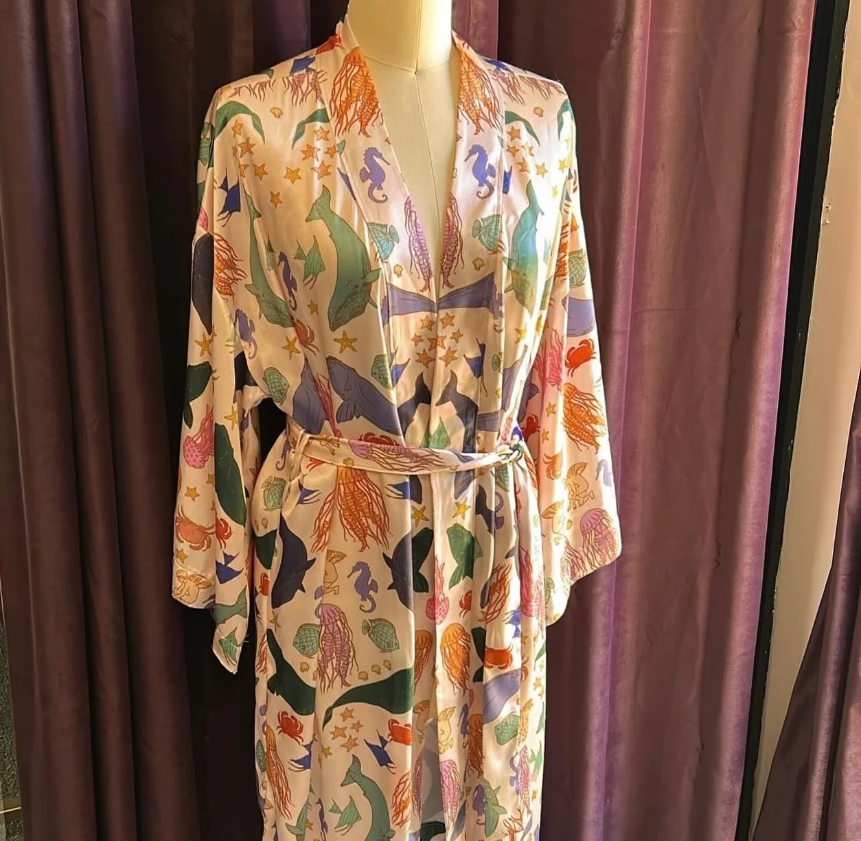 Have you made a robe this summer? 

How beautiful is this @closetcorepatterns pdf Veronik Robe Phoebe @grave.hag made herself!

She's been saving this stunning @fabricgodmother Neptune viscose satin for the perfect project and this is it! 
I love the