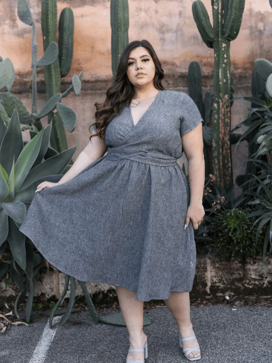 This week @dahliasewciety we welcome iconic Aussie indie sewing brand @elbe_textiles ✂️

Lauren from @elbe_textiles comes from Perth WA and has just branched out her incredibly popular patterns into paper format! 

Lauren (pictured in her Homme patte