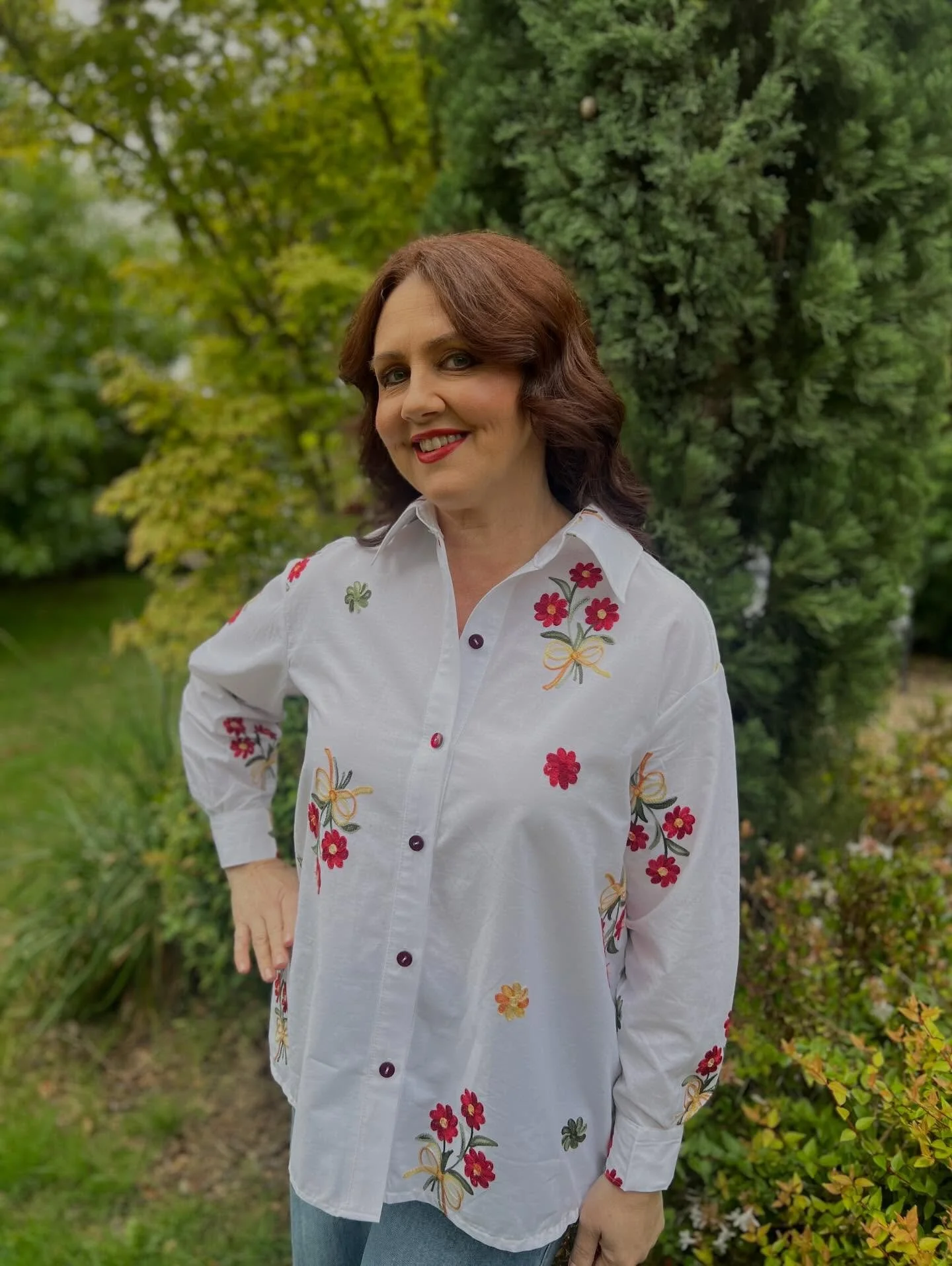 We just launched our latest Make it Mine Kit here @dahliasewciety 

Did we mention that it's the latest @tillybuttons Frida shirt pattern? 

We just couldn't be more obsessed with this new wardrobe staple pattern and we felt that a classic poplin shi
