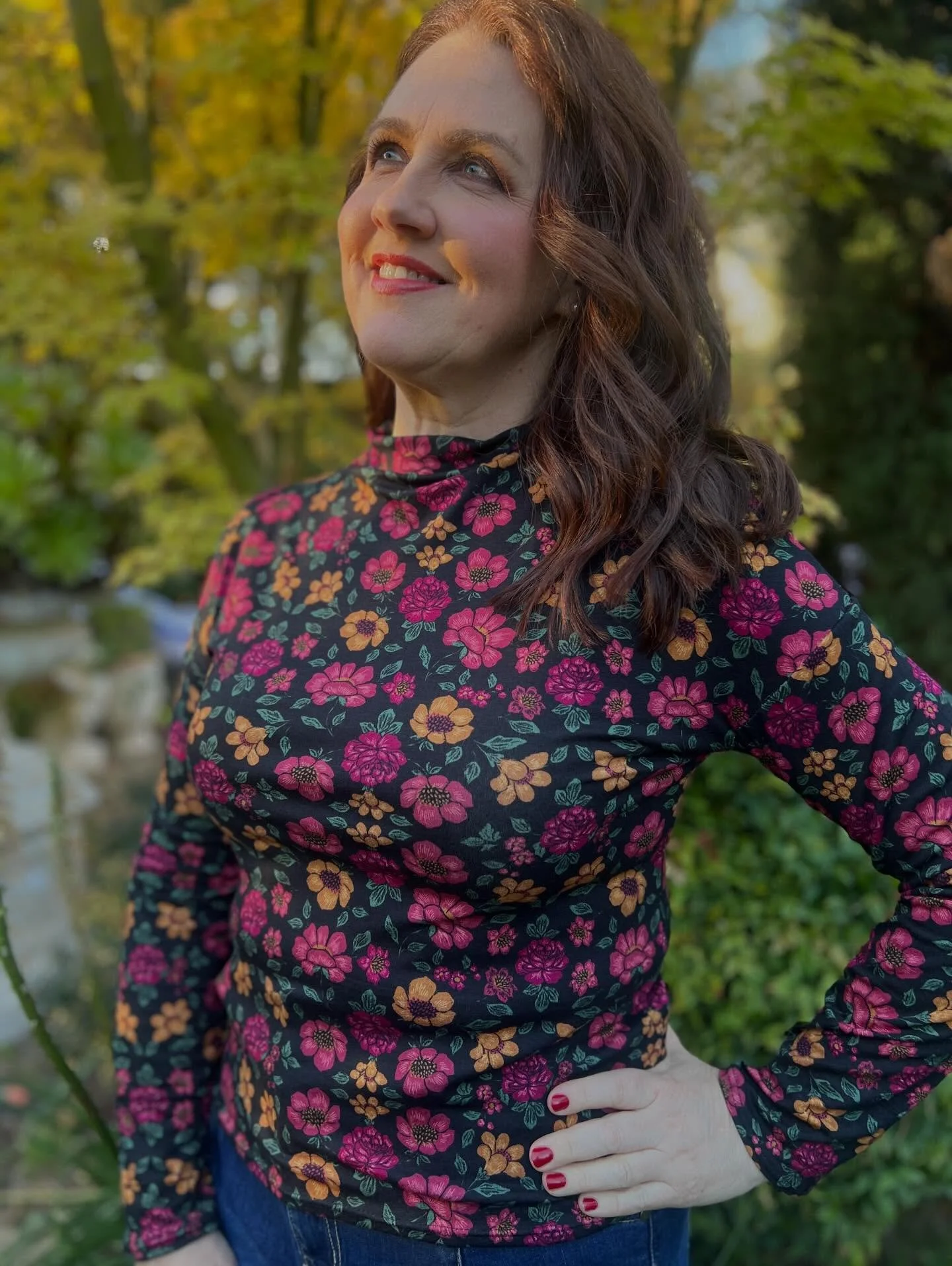 How amazing has this last fortnight of sunny autumn days been here in Melbourne! 
I've had a look in the wardrobe and decided I need those in between tops. 

I love a good high neck top especially if it's got a slight cowl or drapiness. 

This one ev