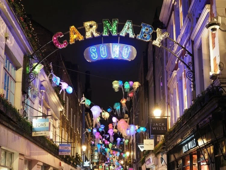 Our @dahliasewciety United Kingdom box launches tonight, May 10 at 7pm 🇬🇧

The destination this month takes us to the bright lights and bustle of Carnaby Street. 
Eclectic styles, glamour and the birthplace of 60s rock and roll scene. 

Don't miss 